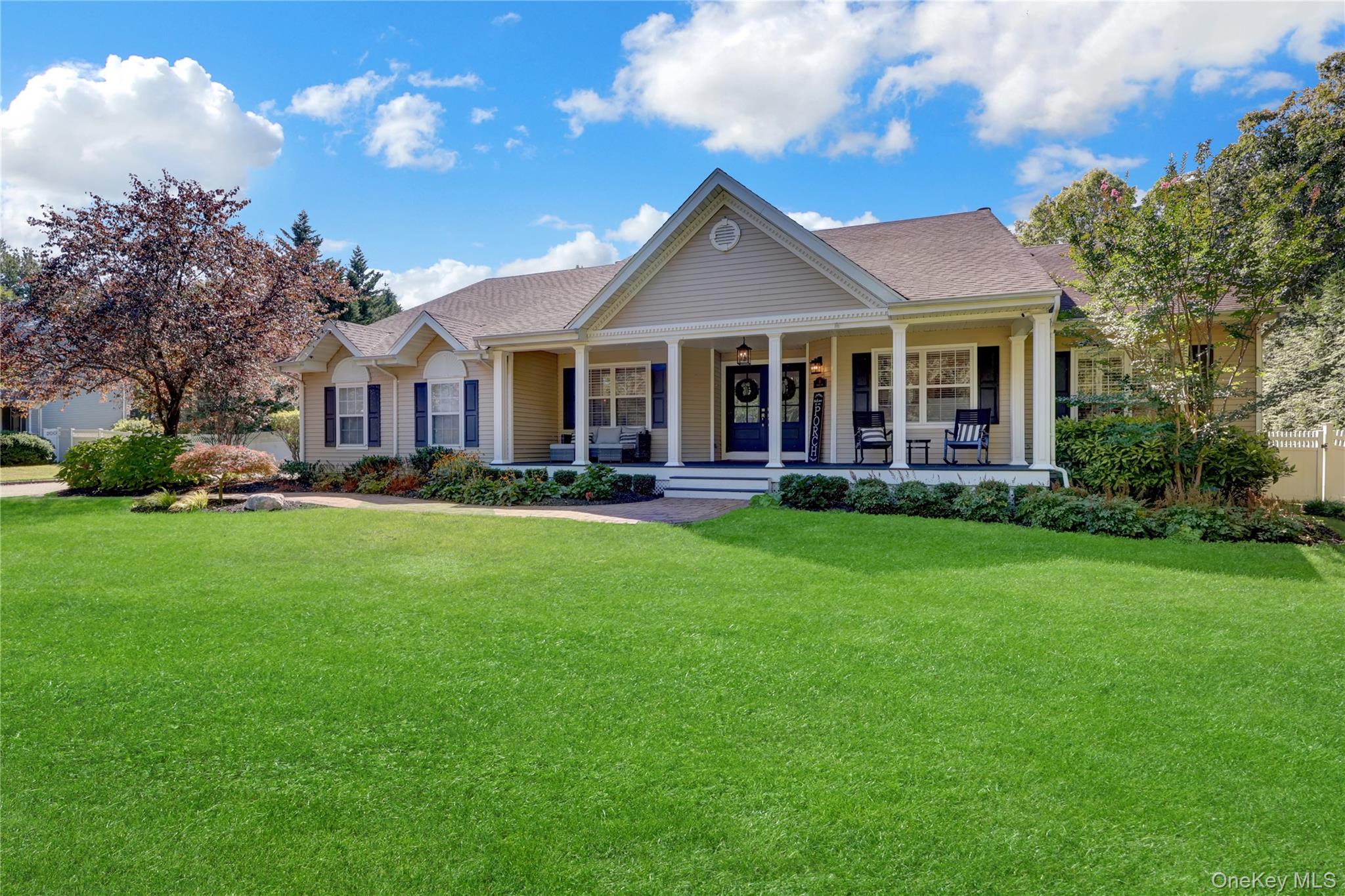 14 Daremy Lane, East Setauket, NY 11733