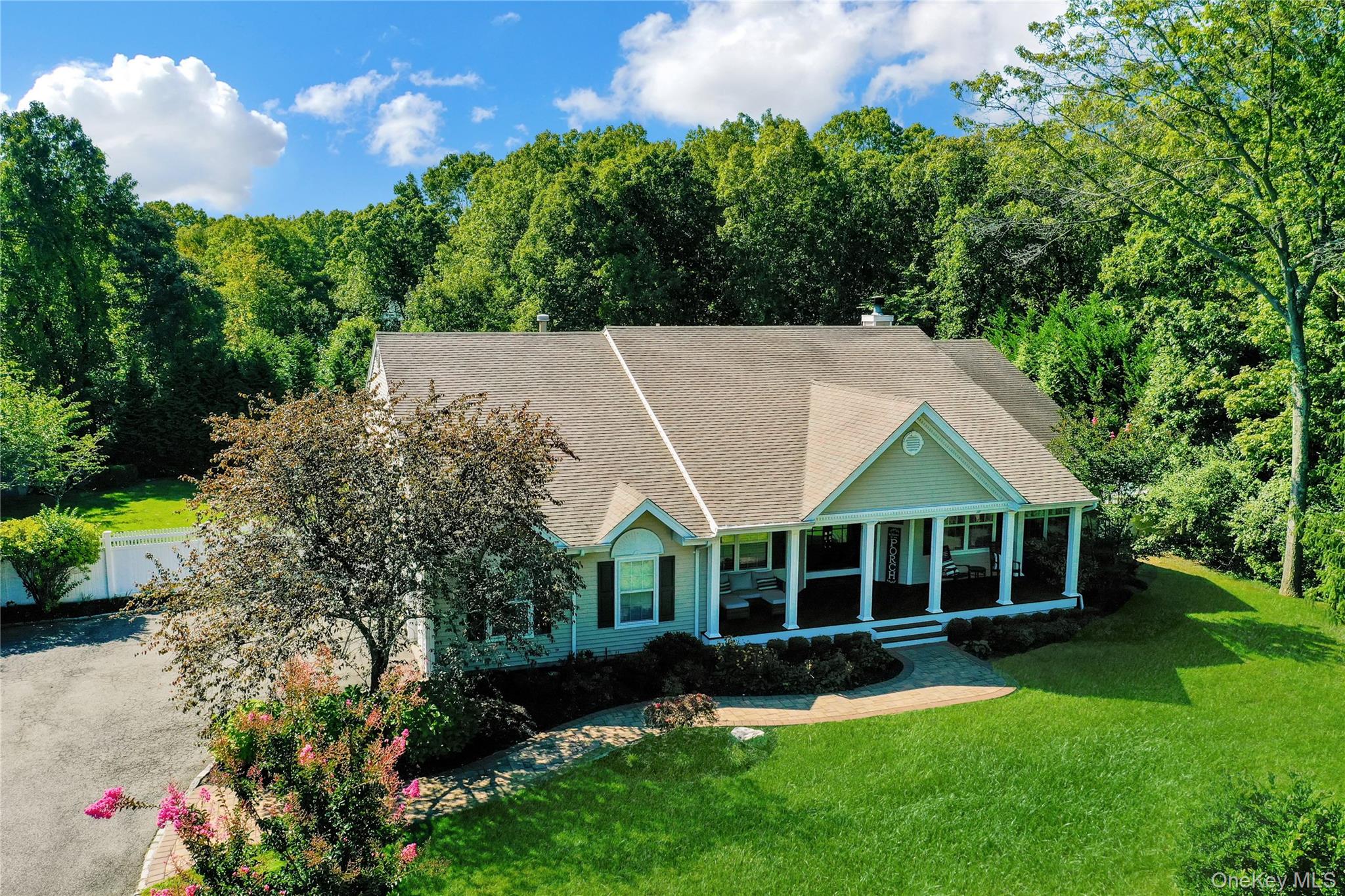 14 Daremy Lane, East Setauket, NY 11733