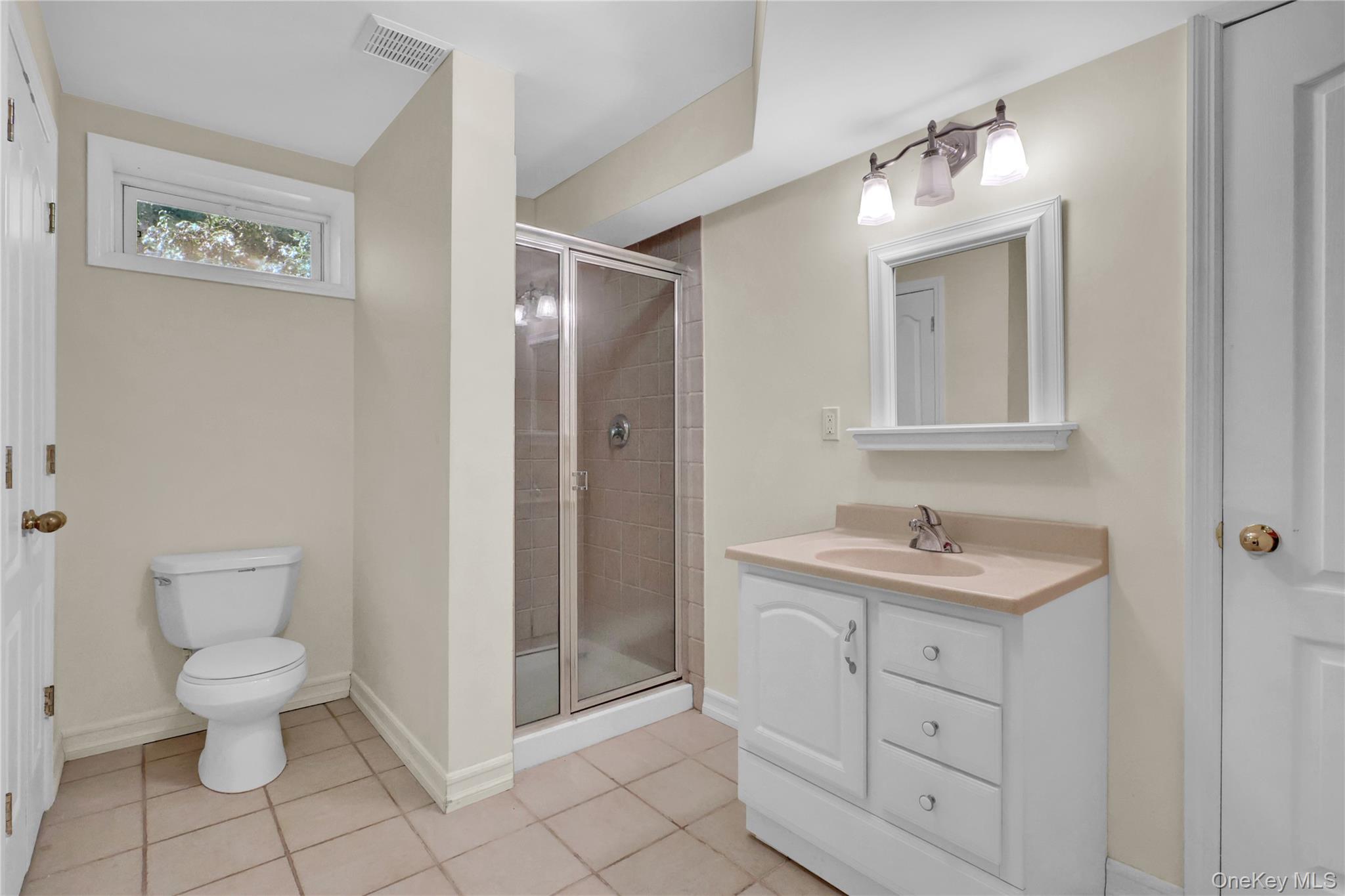 14 Daremy Lane, East Setauket, NY 11733