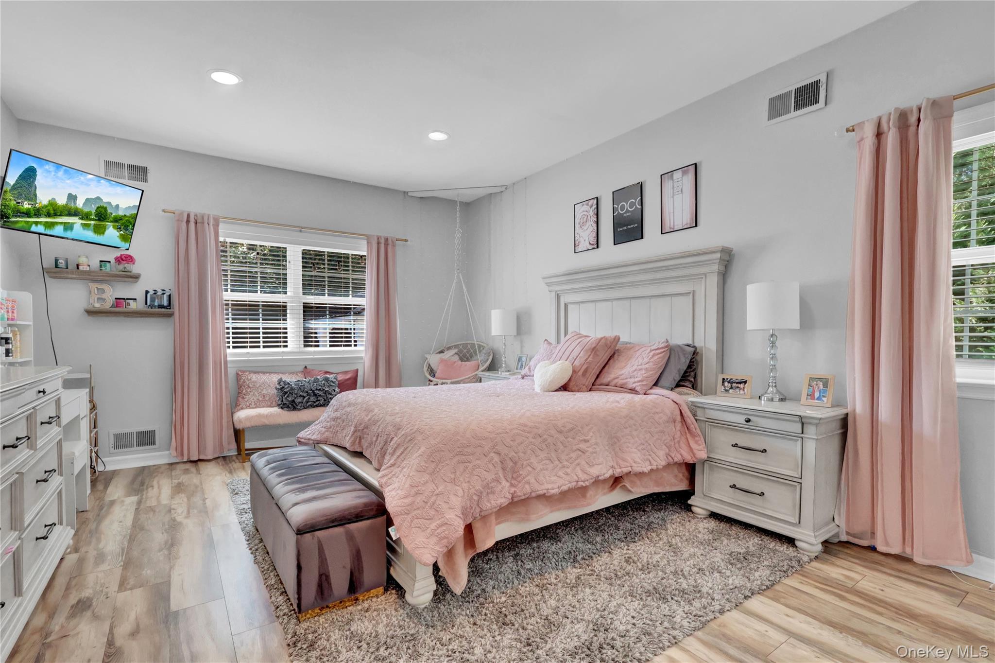 14 Daremy Lane, East Setauket, NY 11733