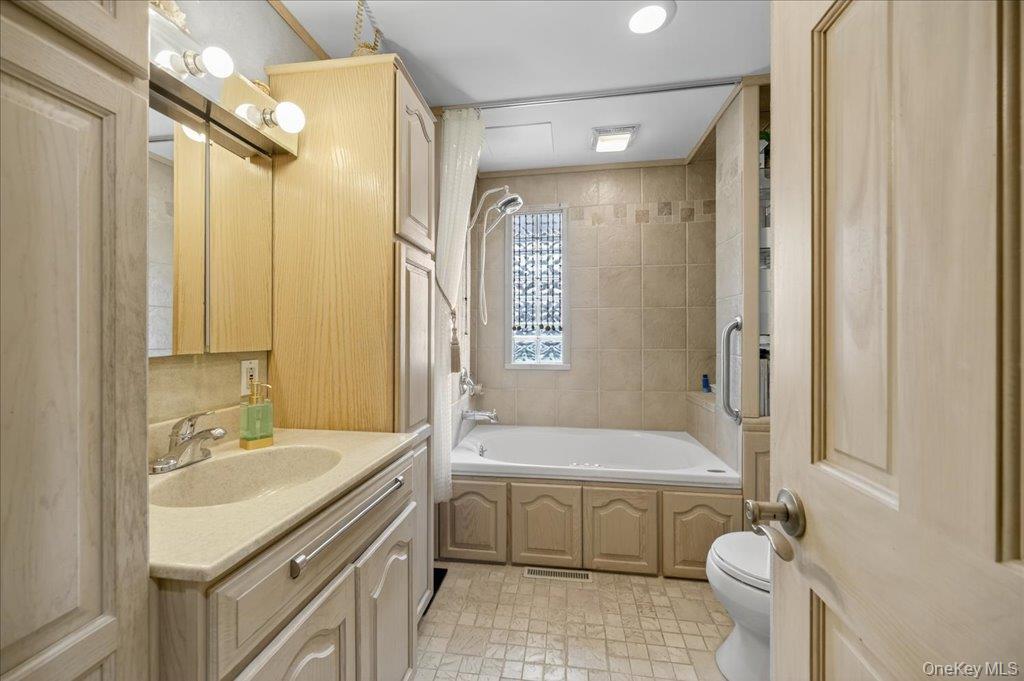 11 Merriewold Lane N, Monroe, NY 10950