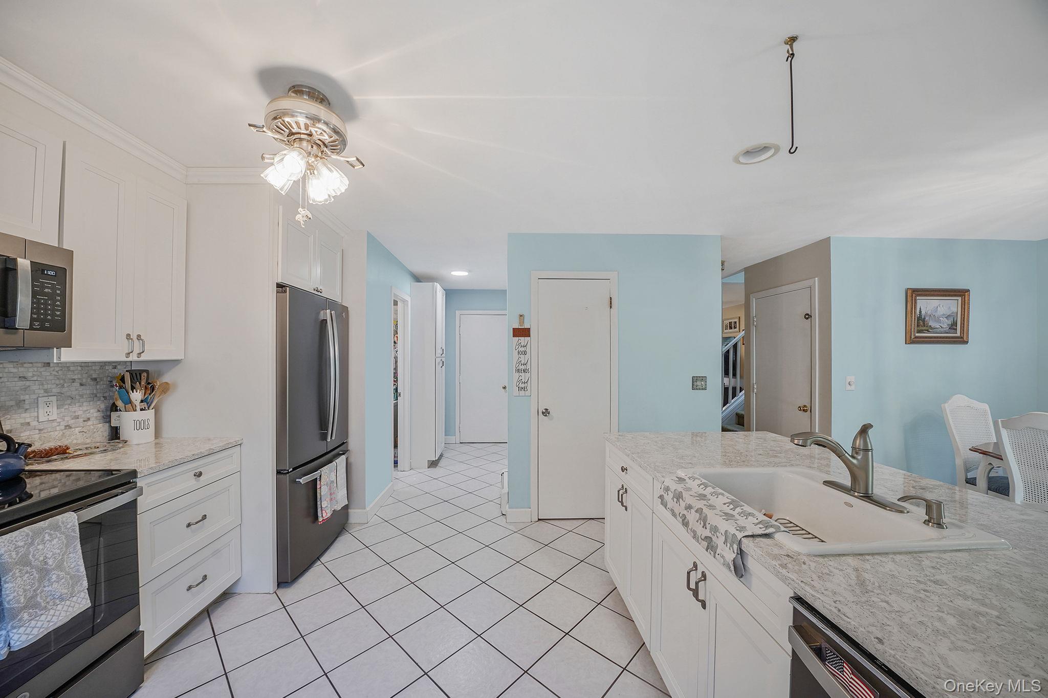 11 Patrick Lane, Ridge, NY 11961