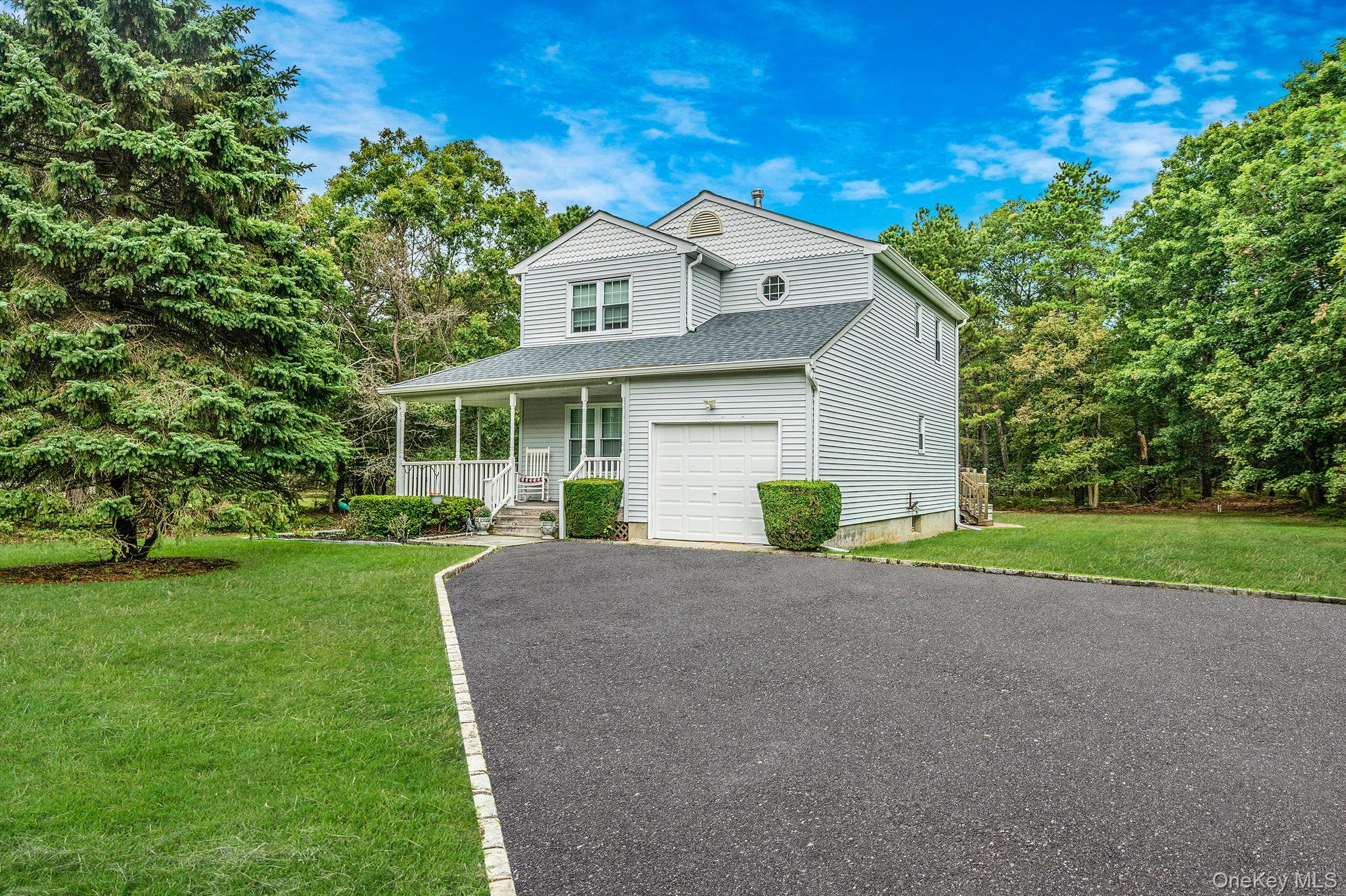 11 Patrick Lane, Ridge, NY 11961