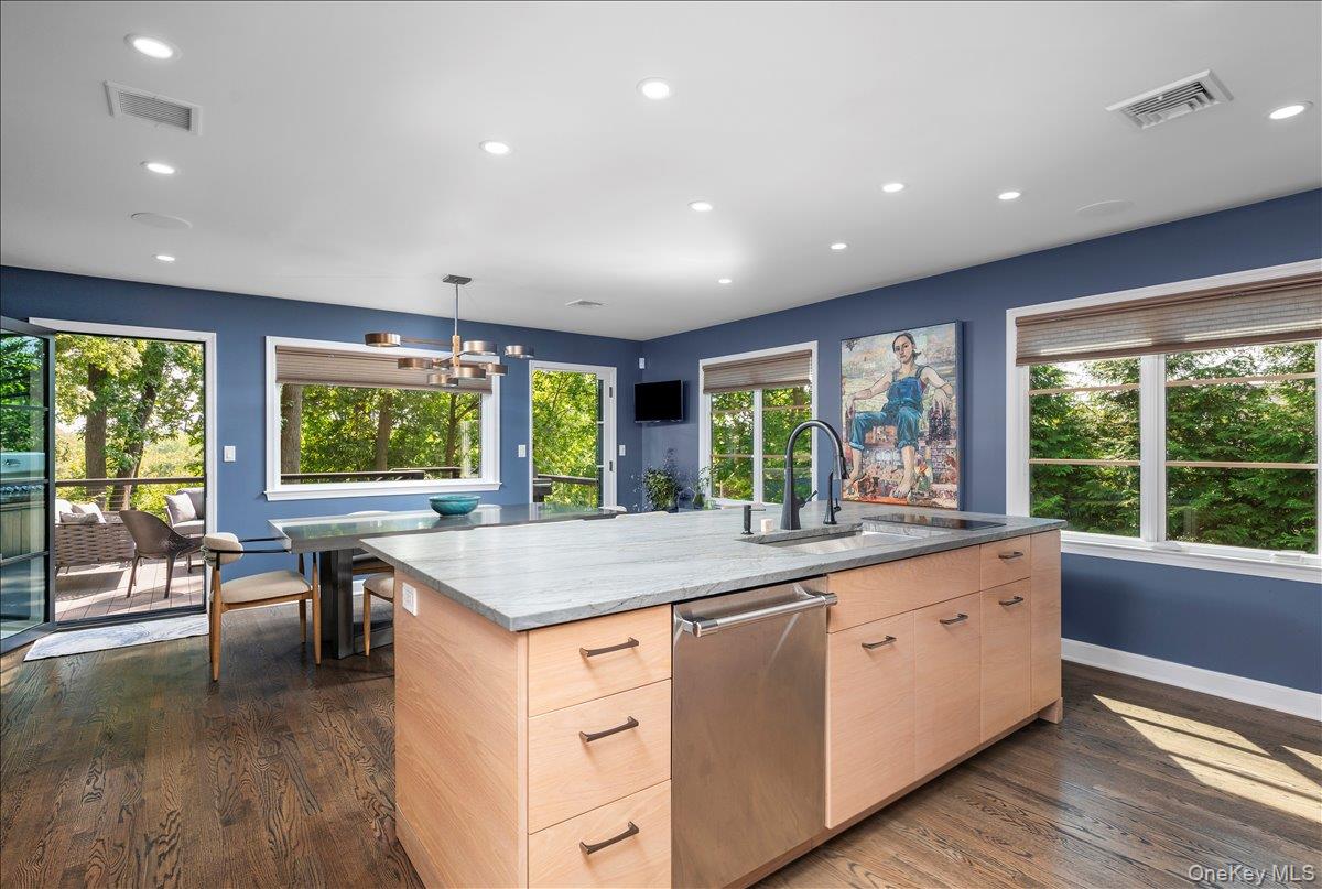 18 S Ridge Road, Larchmont, NY 10538