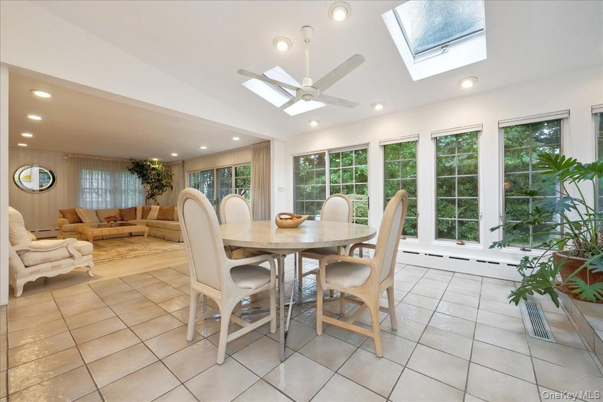 9 Circle Lane, East Hills, NY 11577