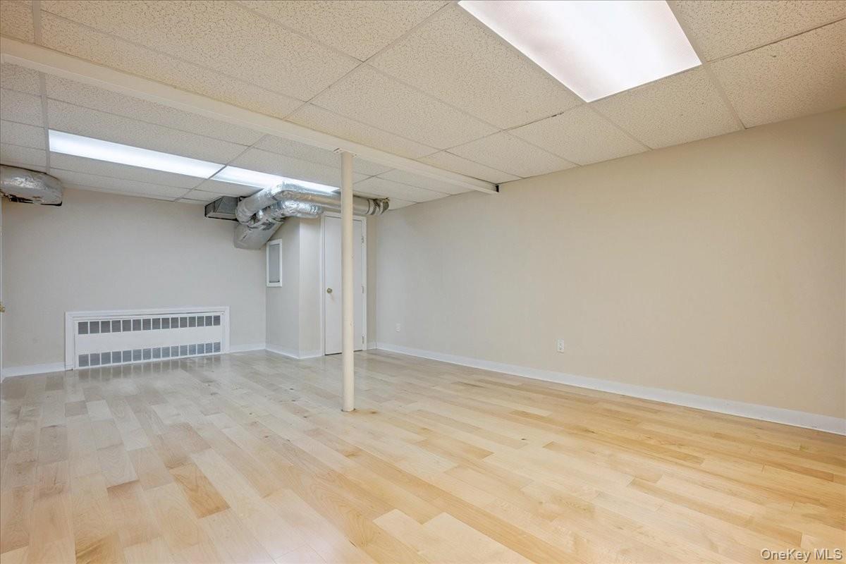 9 Circle Lane, East Hills, NY 11577