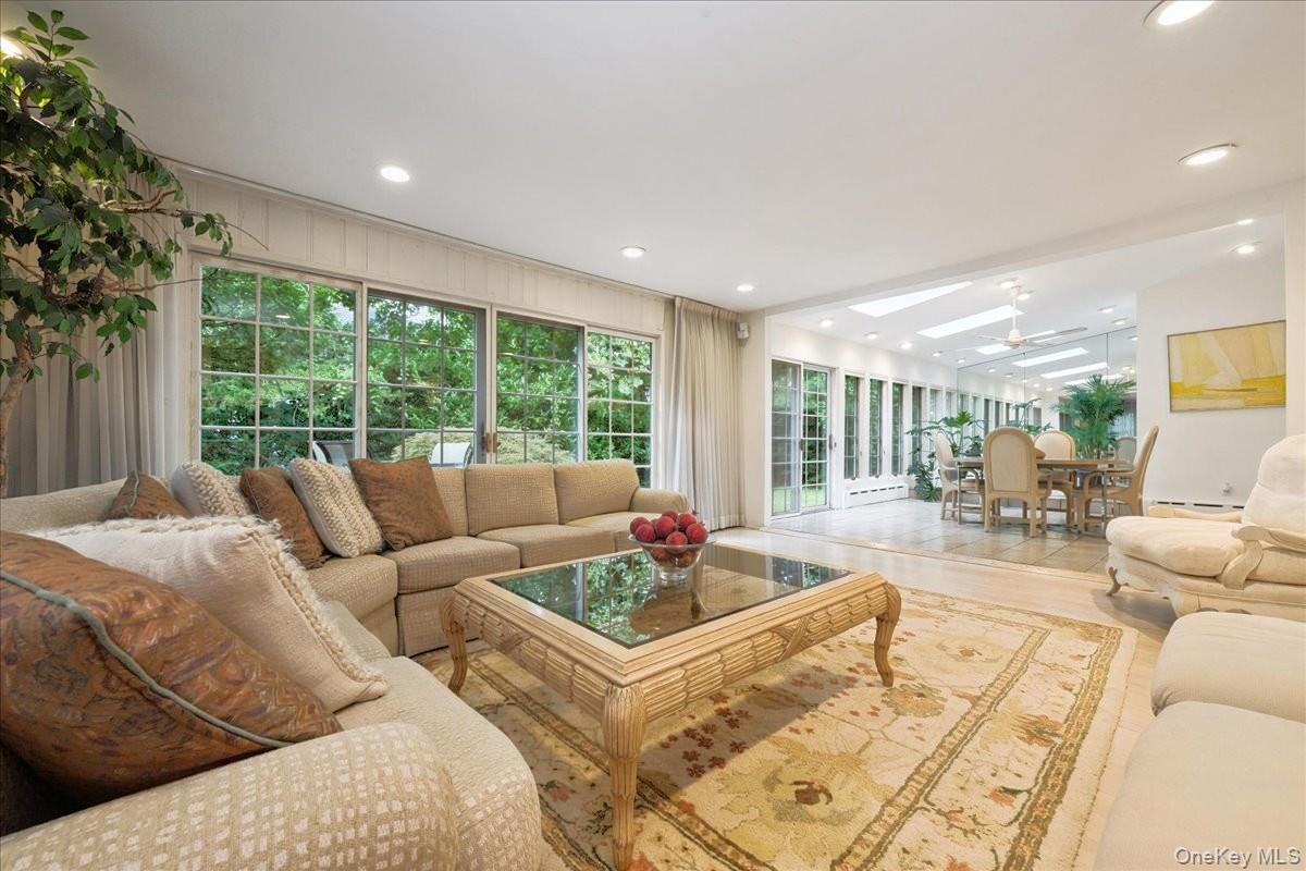 9 Circle Lane, East Hills, NY 11577