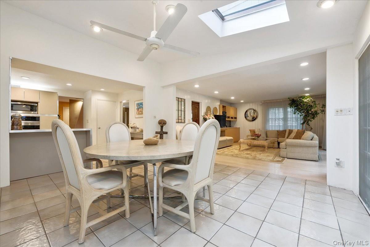 9 Circle Lane, East Hills, NY 11577