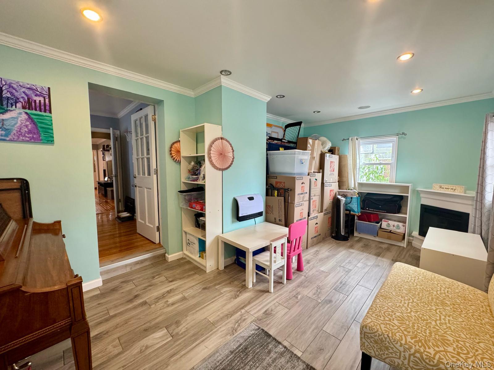 43 Orchid Lane, New Hyde Park, NY 11040