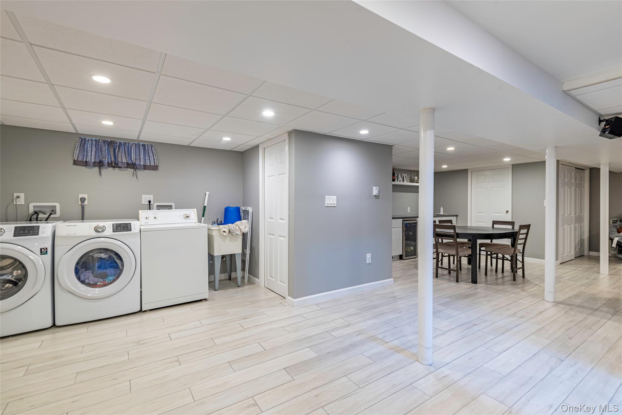 43 Orchid Lane, New Hyde Park, NY 11040