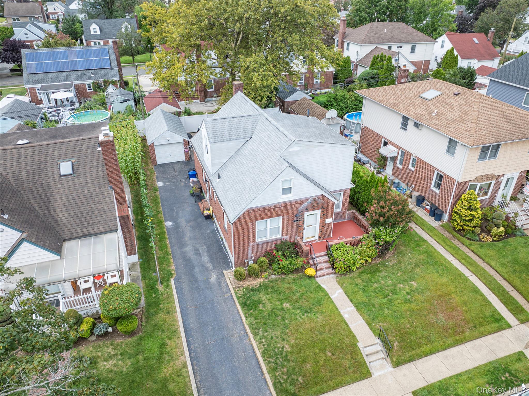 43 Orchid Lane, New Hyde Park, NY 11040