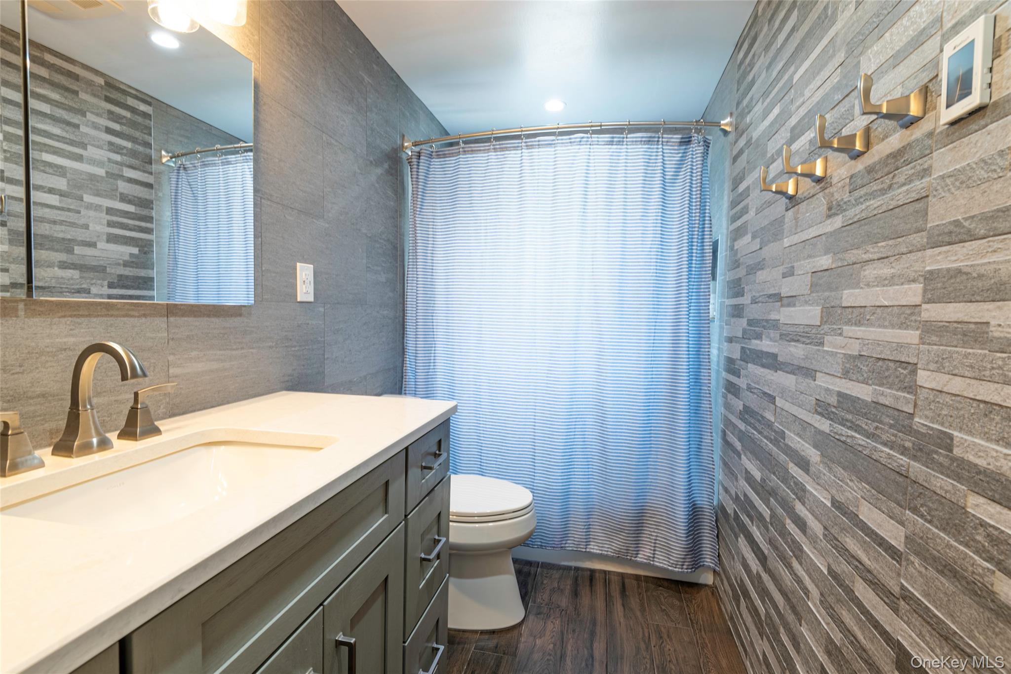 43 Orchid Lane, New Hyde Park, NY 11040