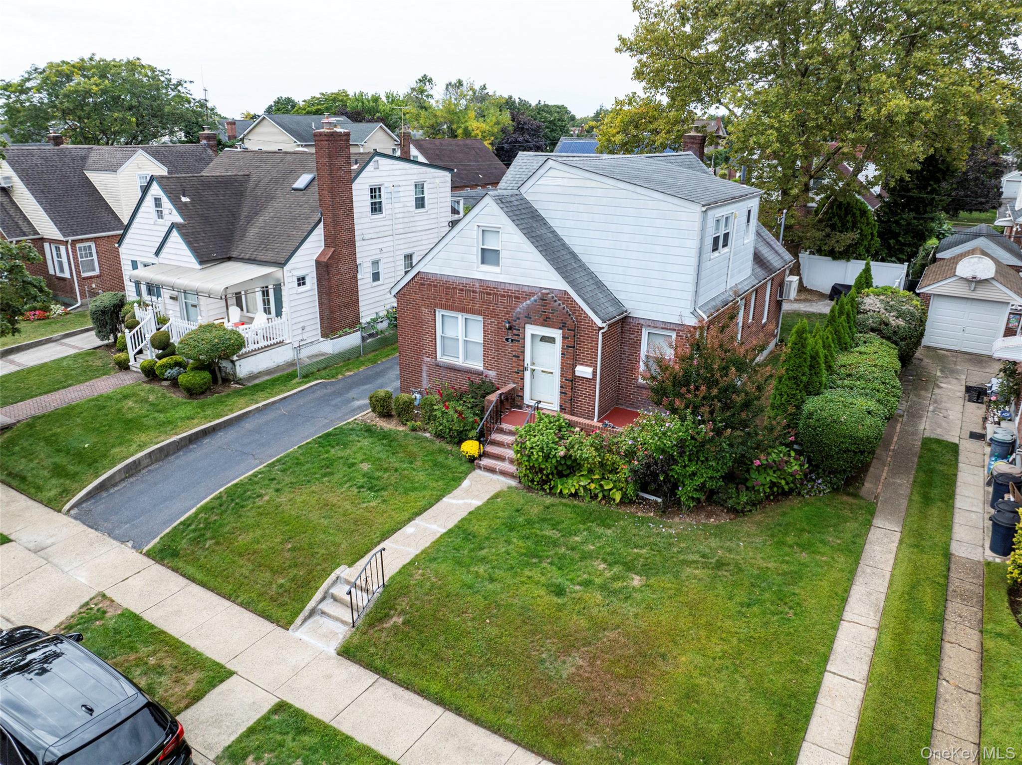 43 Orchid Lane, New Hyde Park, NY 11040