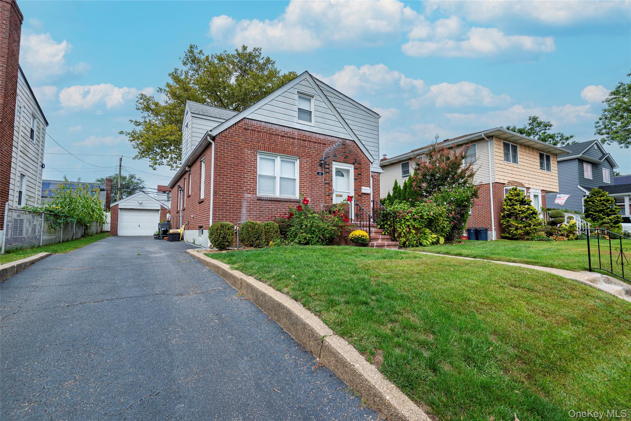 43 Orchid Lane, New Hyde Park, NY 11040