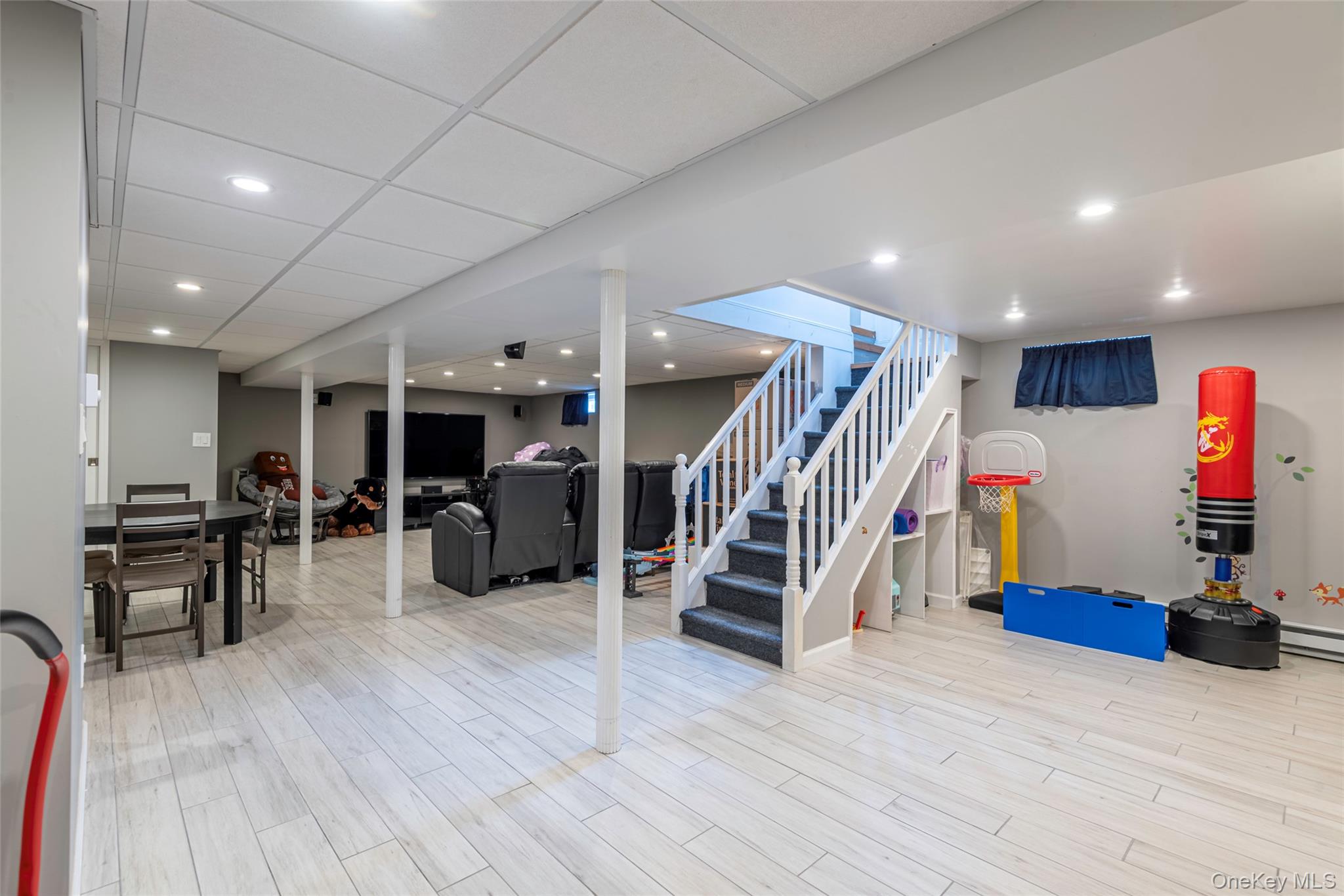 43 Orchid Lane, New Hyde Park, NY 11040