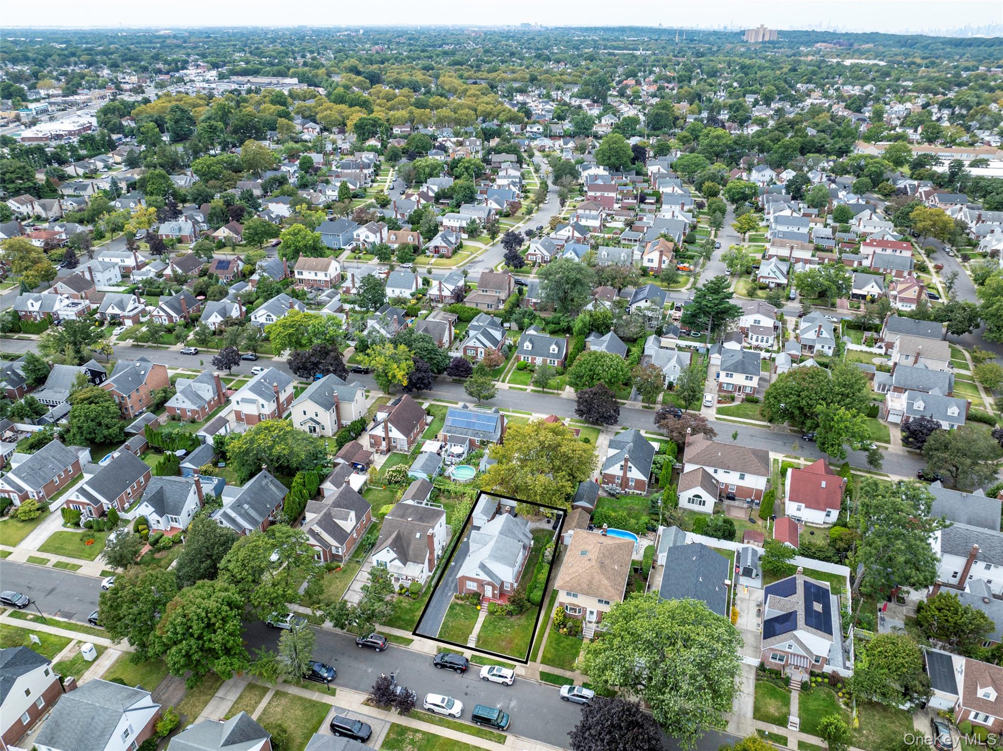 43 Orchid Lane, New Hyde Park, NY 11040