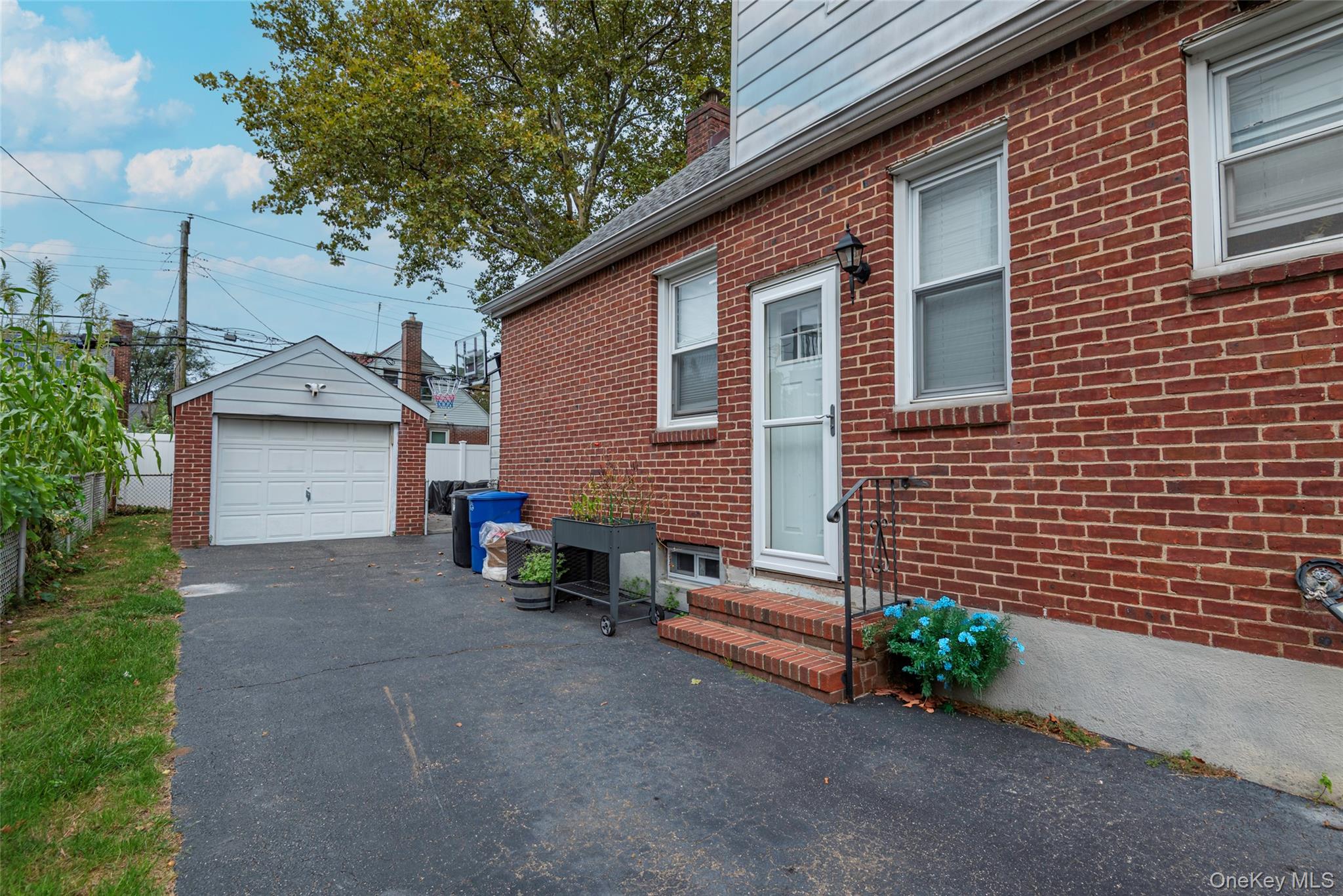 43 Orchid Lane, New Hyde Park, NY 11040