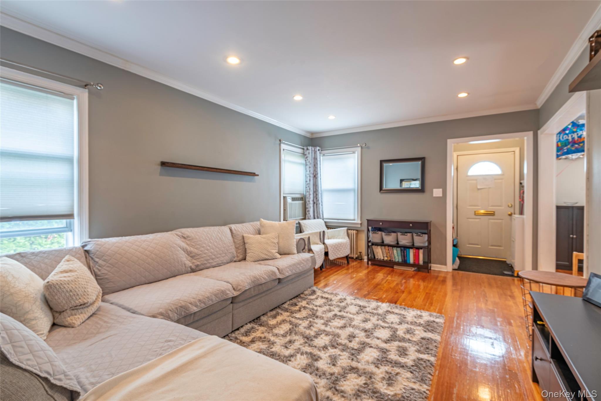 43 Orchid Lane, New Hyde Park, NY 11040