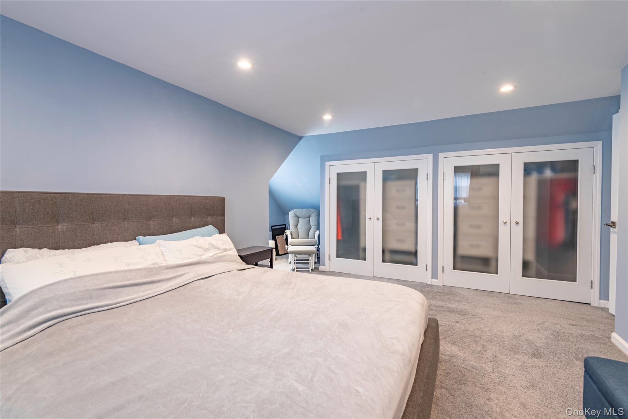 43 Orchid Lane, New Hyde Park, NY 11040