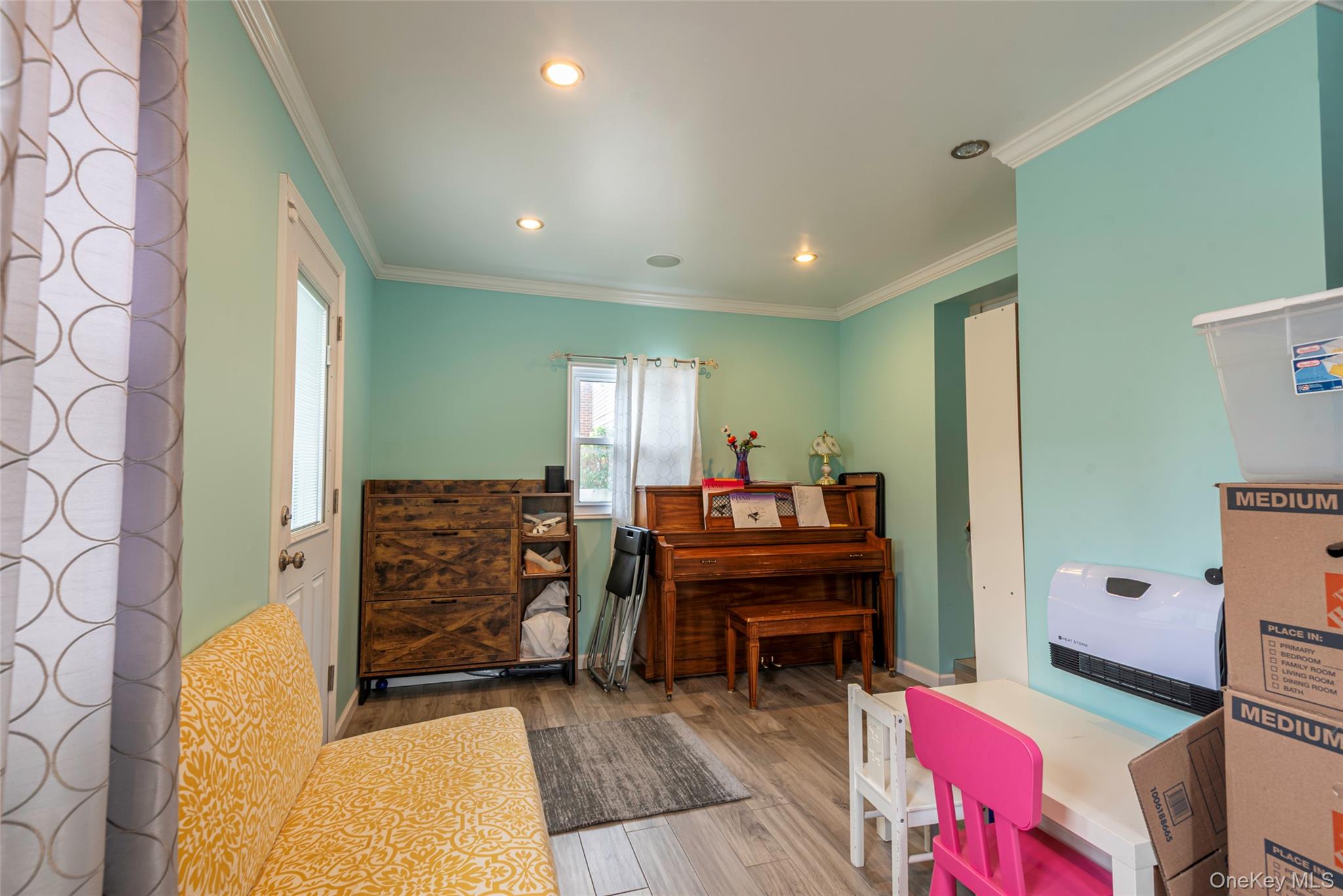 43 Orchid Lane, New Hyde Park, NY 11040