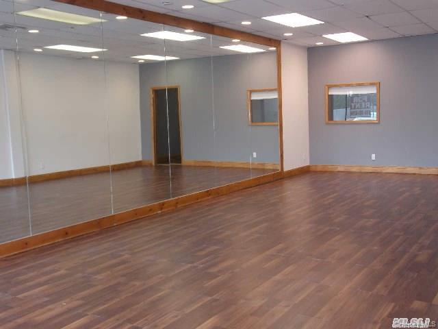 231 Robbins Lane # 6, Syosset, NY 11791