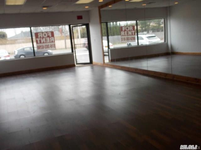 231 Robbins Lane # 6, Syosset, NY 11791