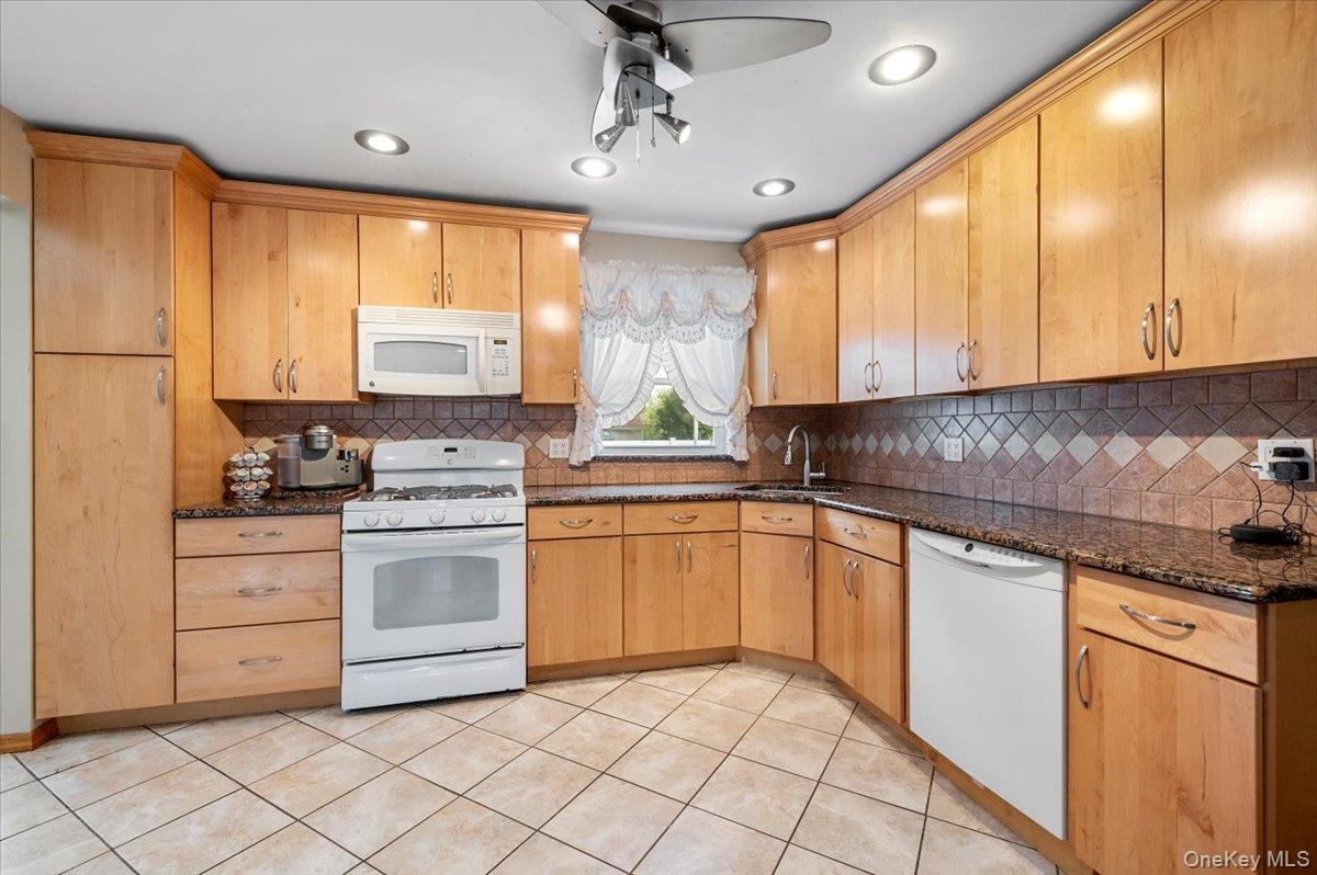 186 11th Street, Bethpage, NY 11714