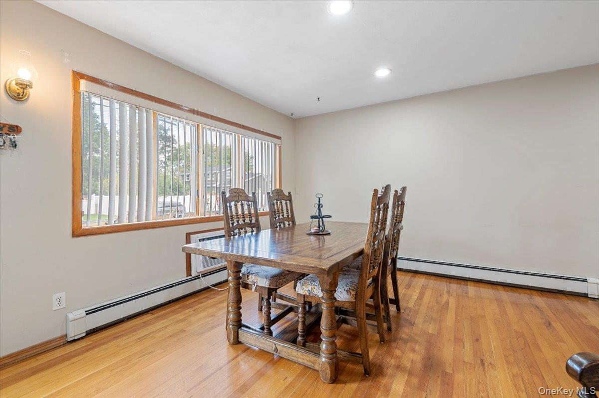 186 11th Street, Bethpage, NY 11714