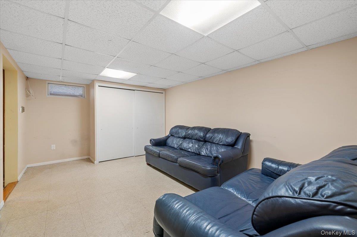 186 11th Street, Bethpage, NY 11714