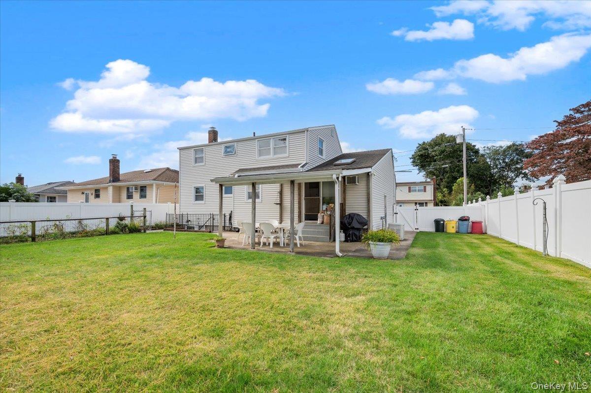 186 11th Street, Bethpage, NY 11714