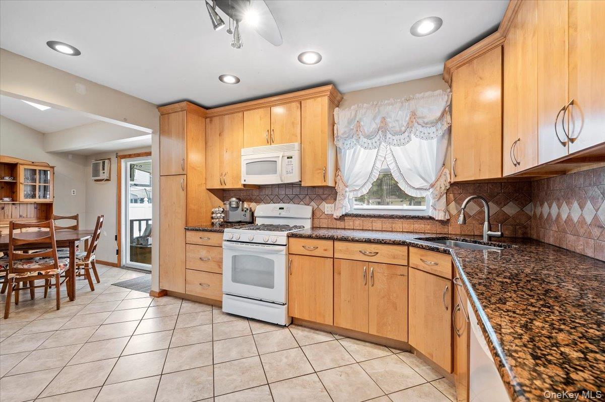 186 11th Street, Bethpage, NY 11714