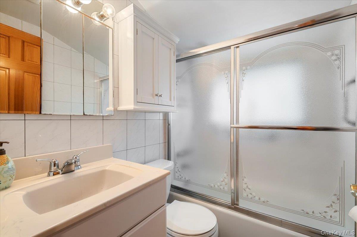 186 11th Street, Bethpage, NY 11714