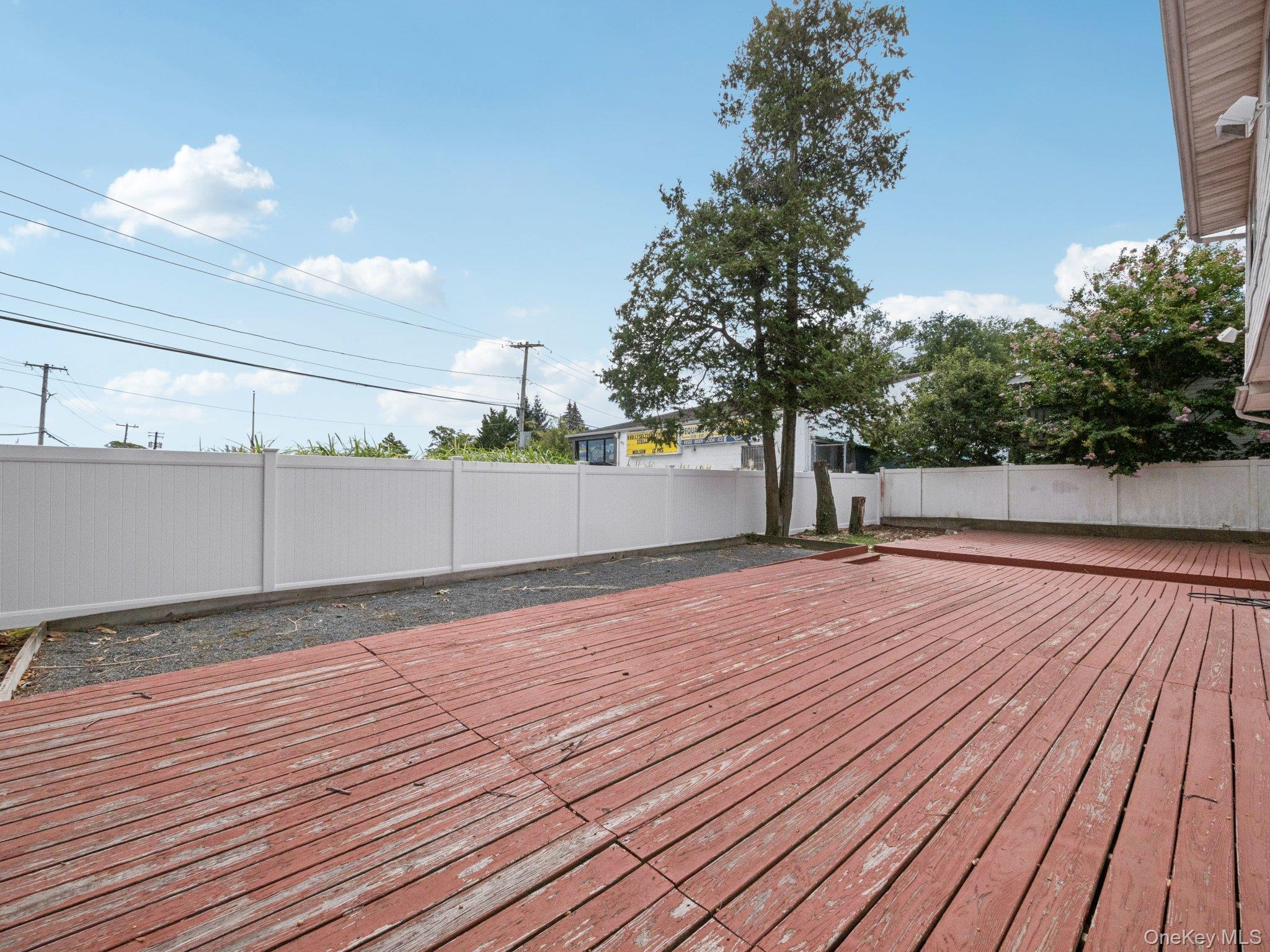 9 Suzanne B Court, Massapequa, NY 11758