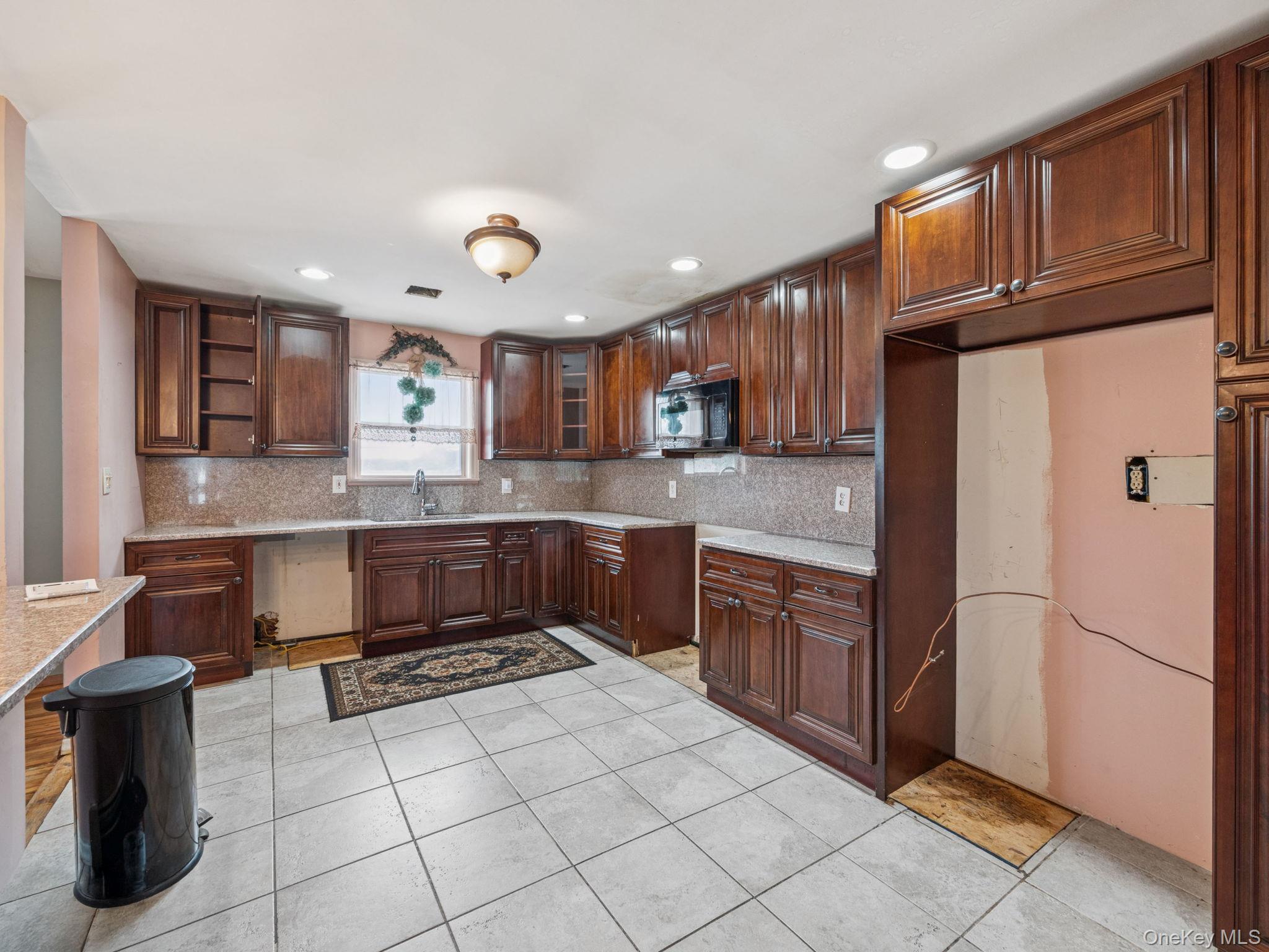 9 Suzanne B Court, Massapequa, NY 11758