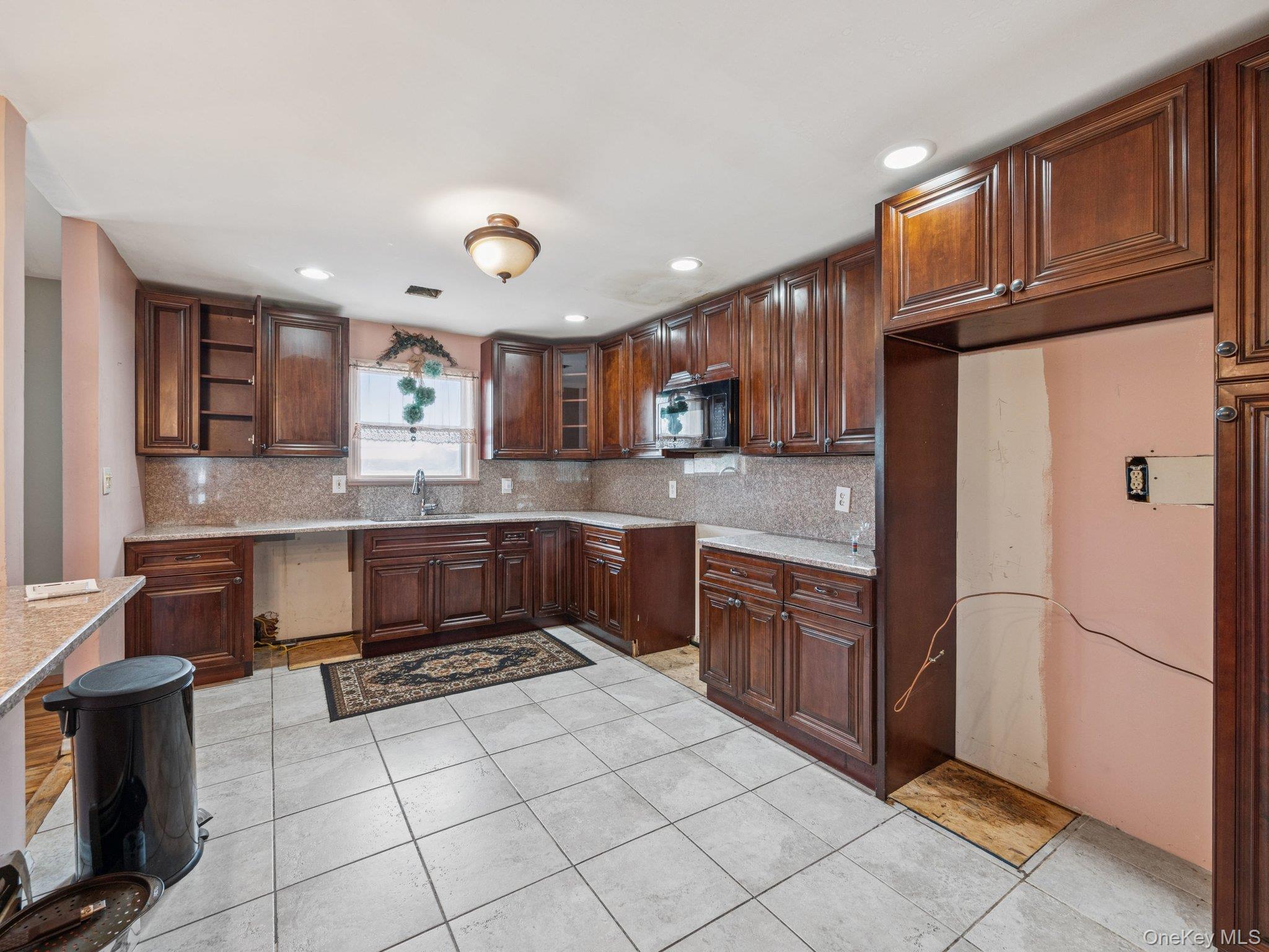 9 Suzanne B Court, Massapequa, NY 11758