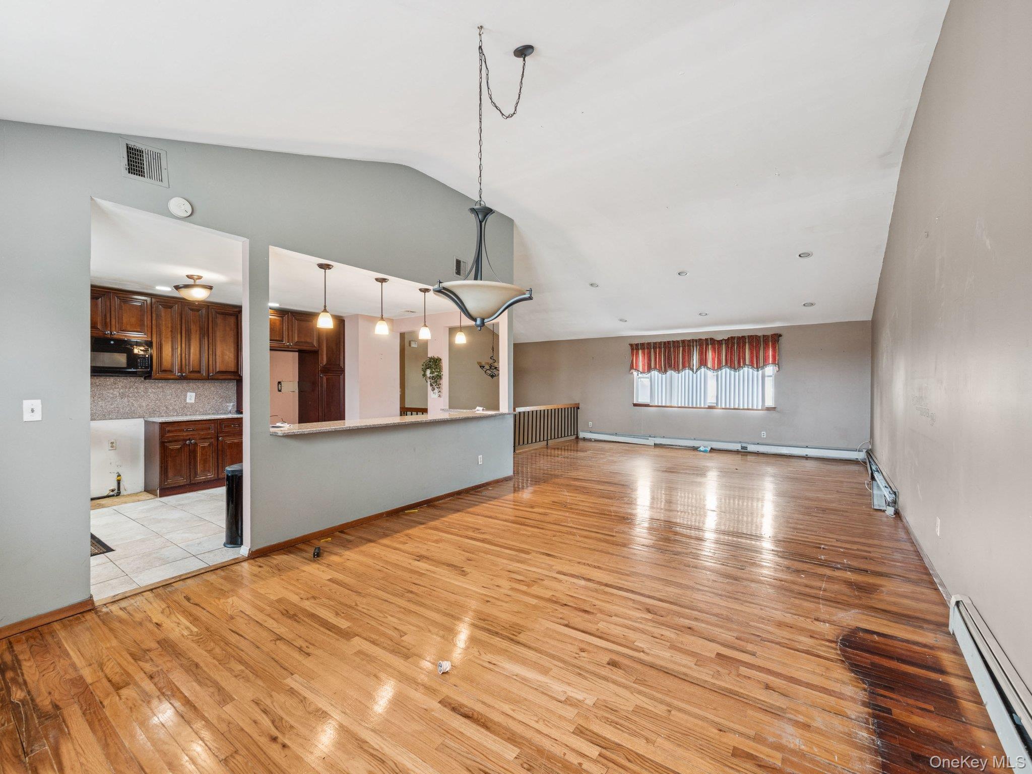 9 Suzanne B Court, Massapequa, NY 11758