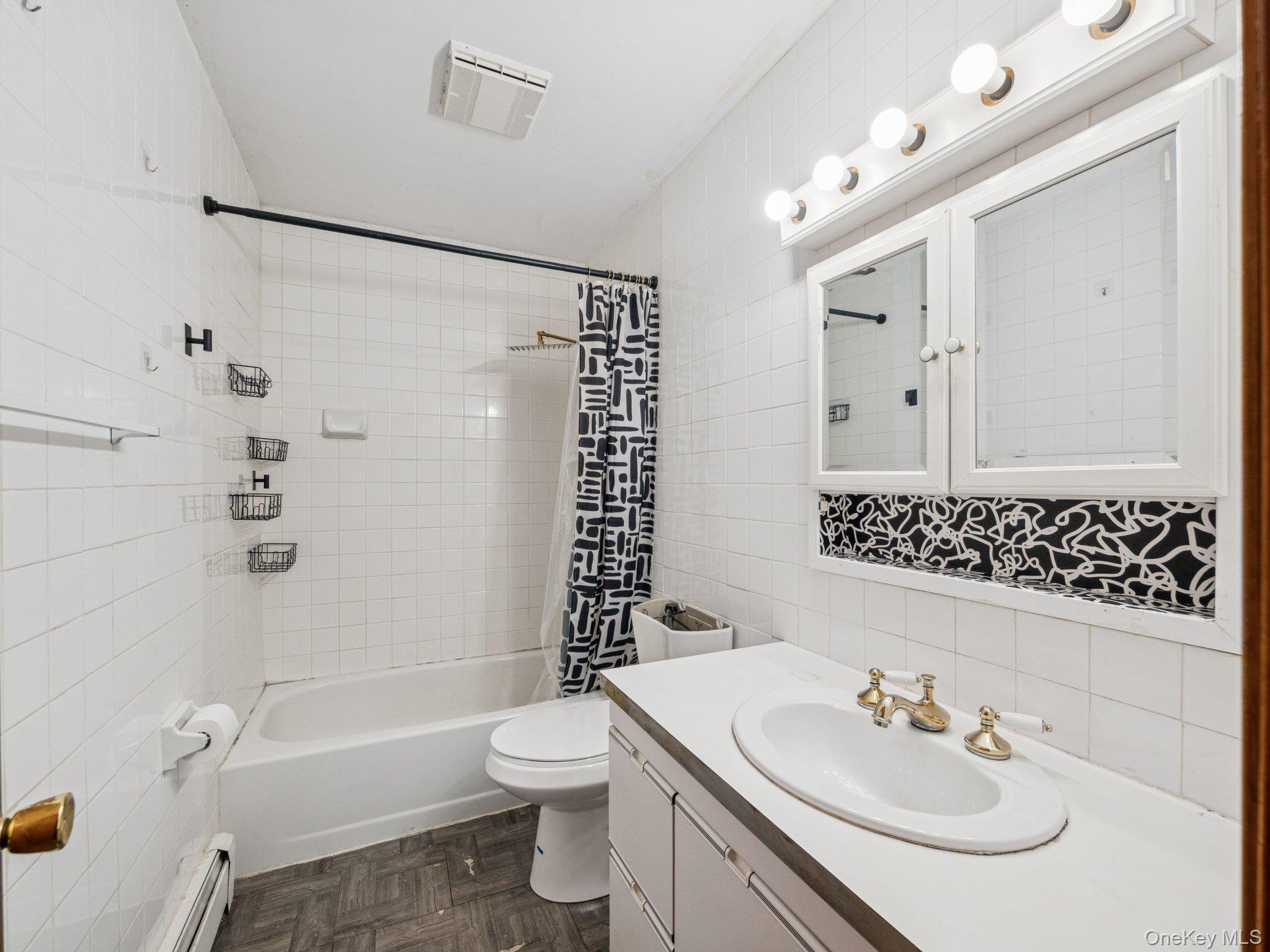 9 Suzanne B Court, Massapequa, NY 11758