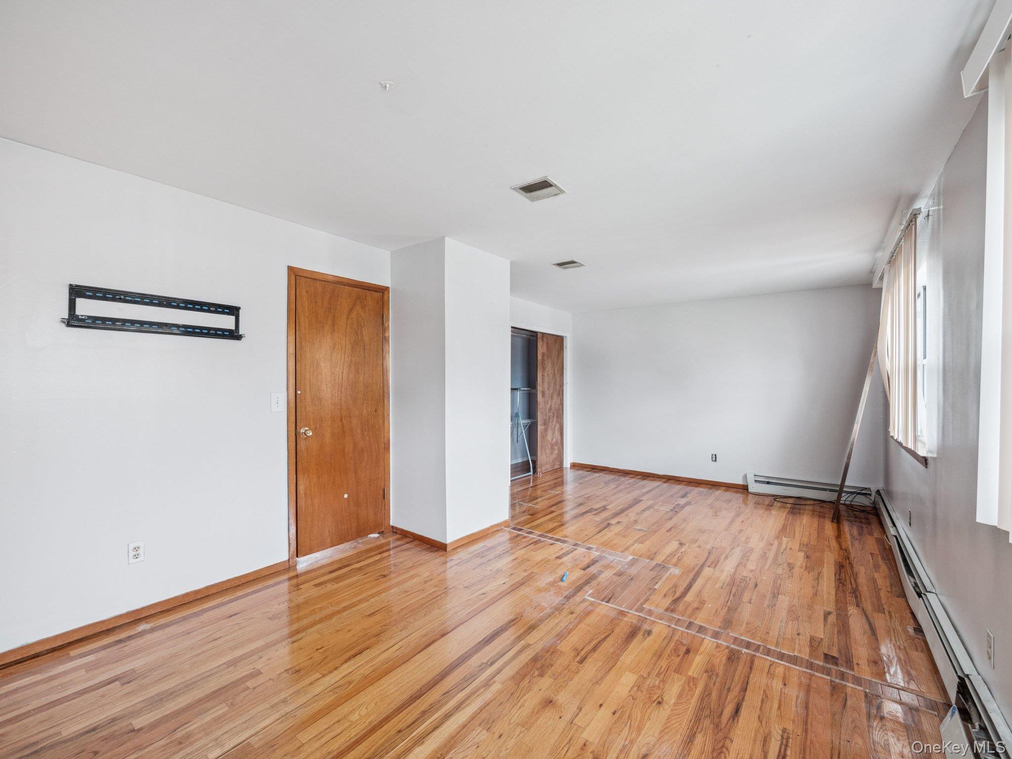 9 Suzanne B Court, Massapequa, NY 11758