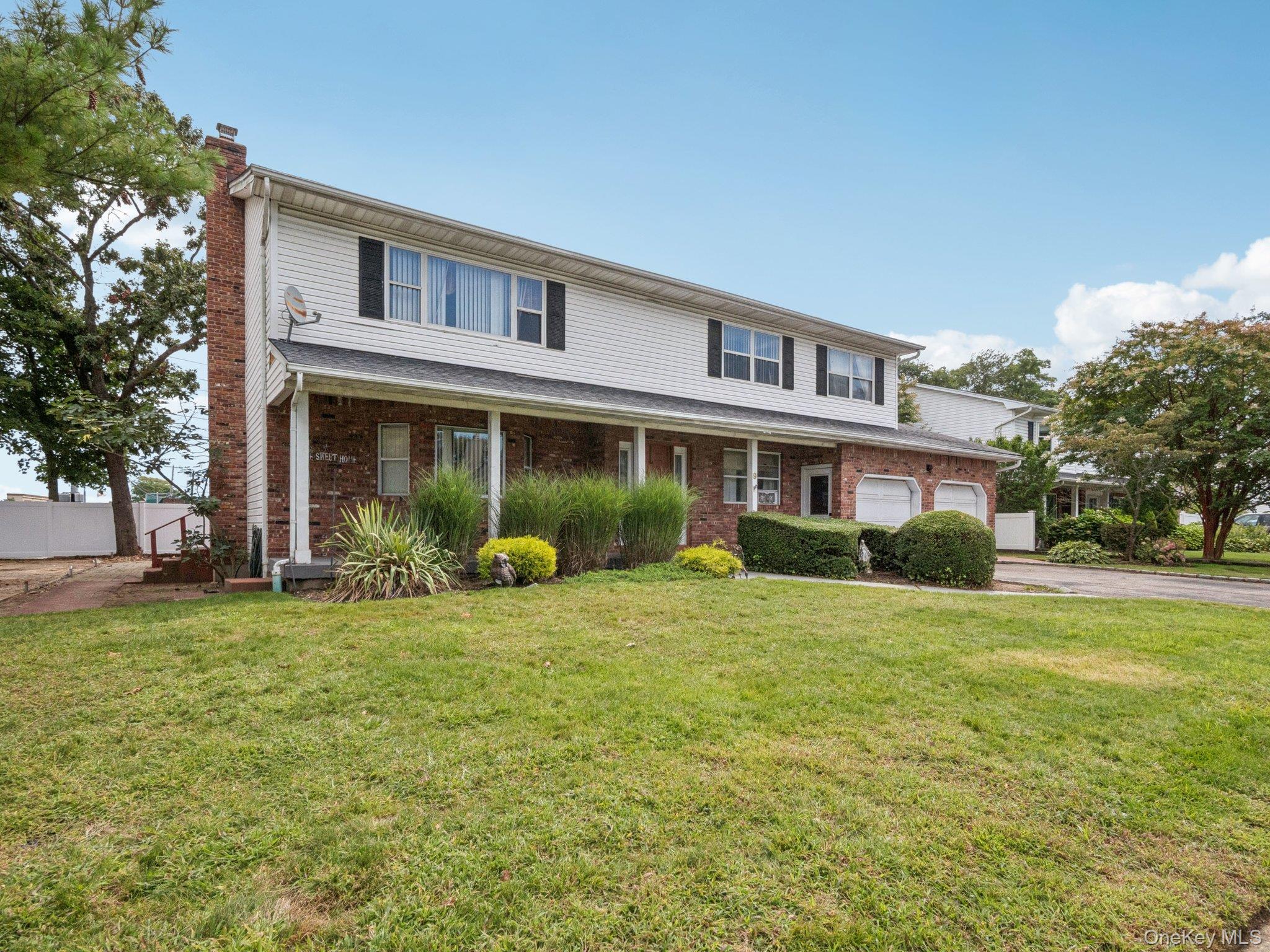 9 Suzanne B Court, Massapequa, NY 11758