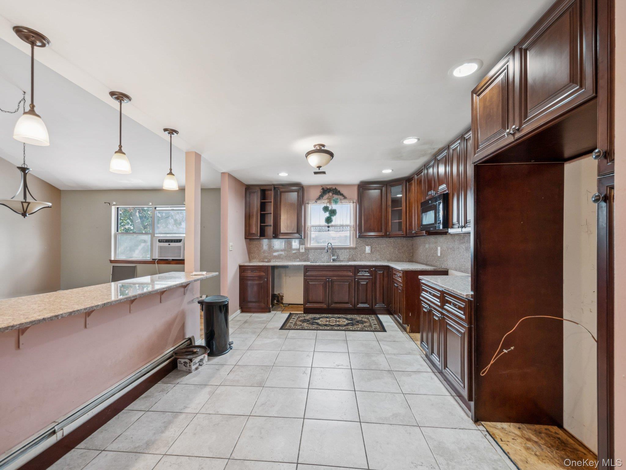 9 Suzanne B Court, Massapequa, NY 11758