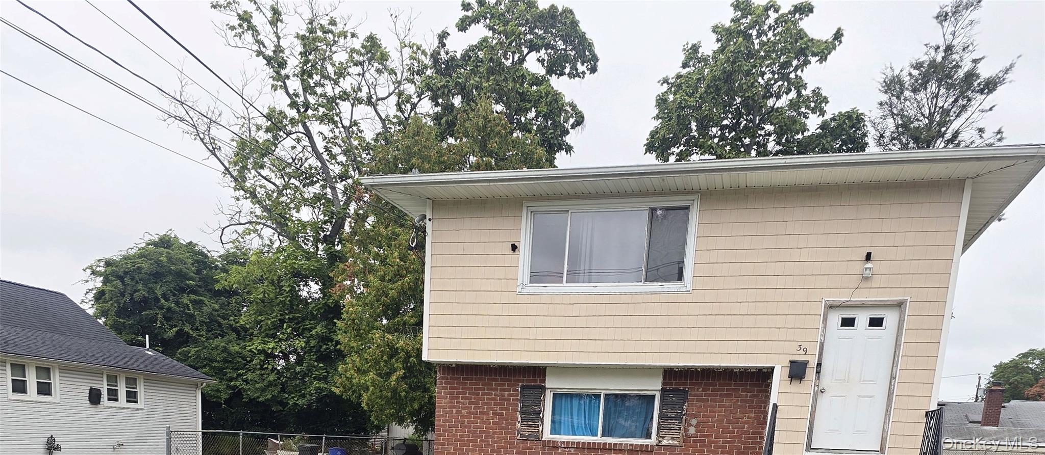 39 4th Avenue, Westbury, NY 11590