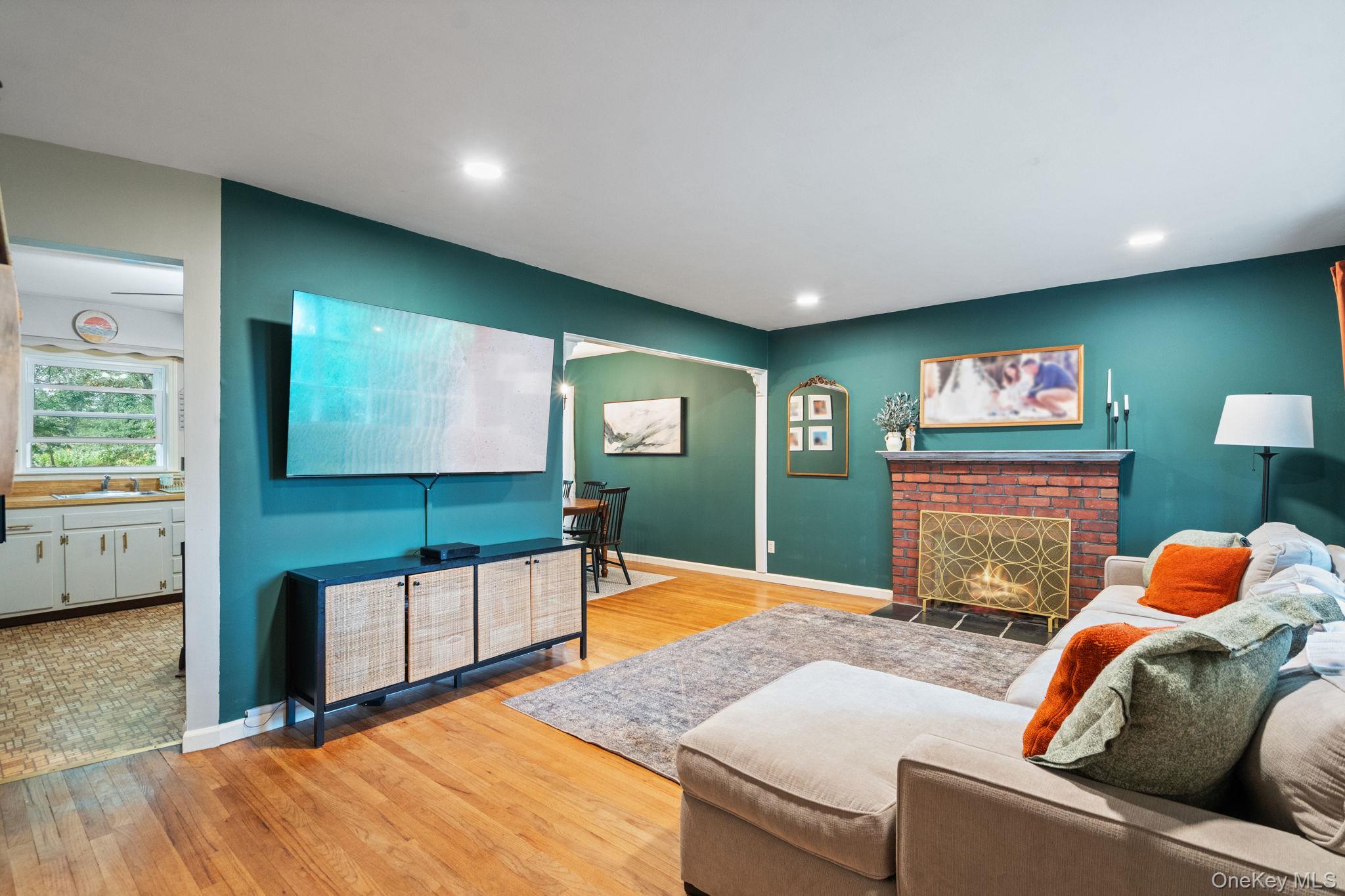 23 Pearwood Drive, Huntington Station, NY 11746