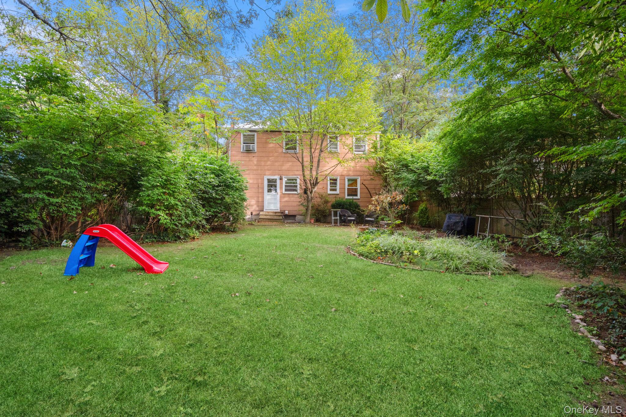 23 Pearwood Drive, Huntington Station, NY 11746