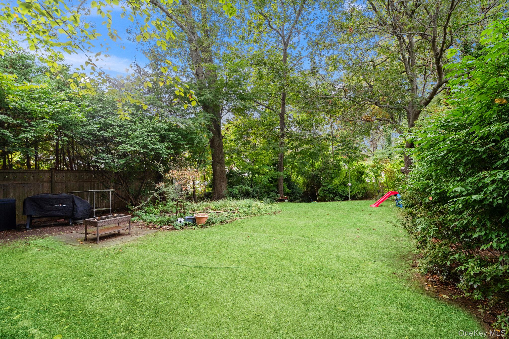 23 Pearwood Drive, Huntington Station, NY 11746