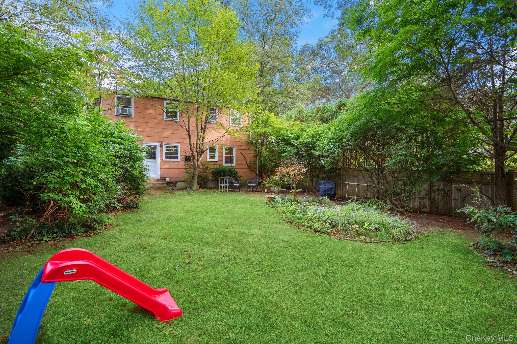 23 Pearwood Drive, Huntington Station, NY 11746