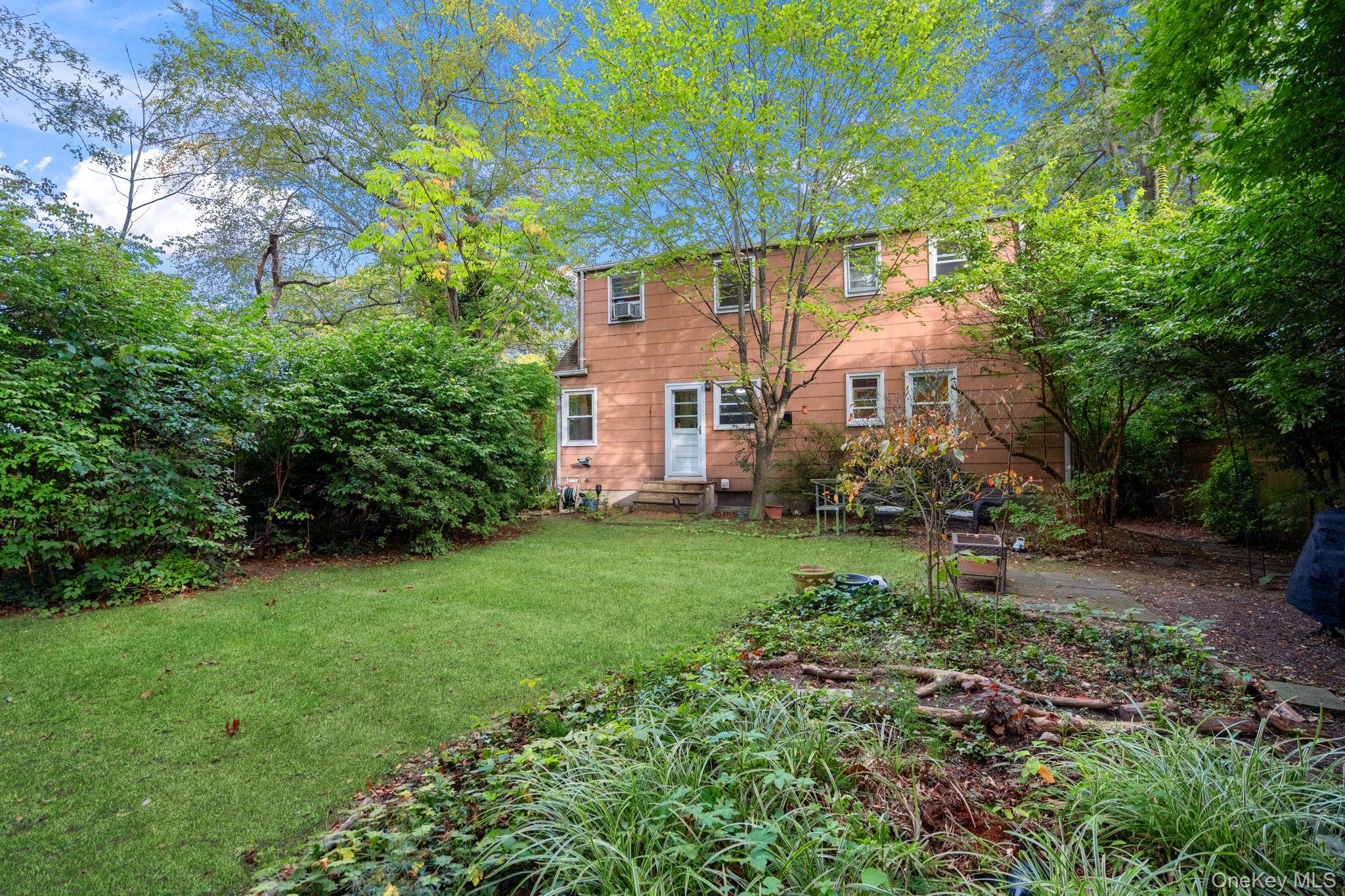 23 Pearwood Drive, Huntington Station, NY 11746