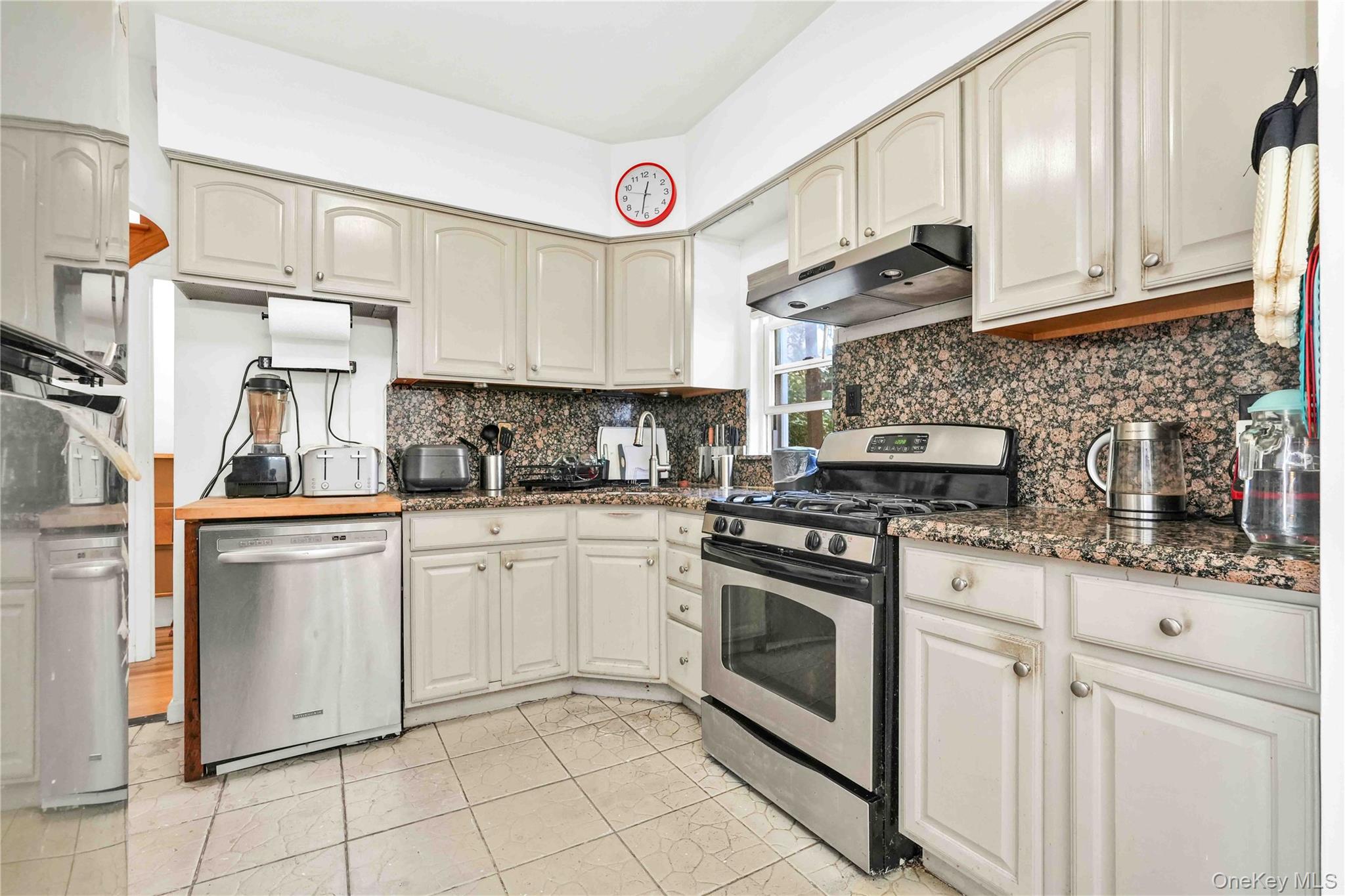 2374 38th Street, Astoria, NY 11105