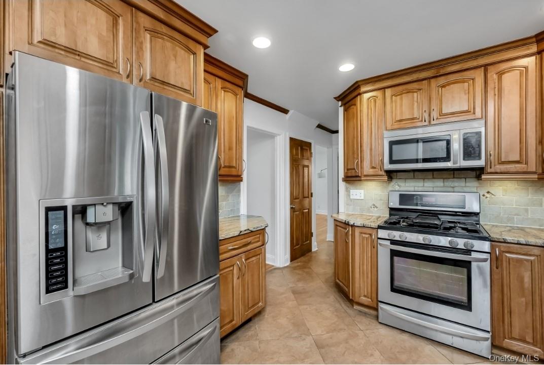 31 Fuller Avenue, West Babylon, NY 11704