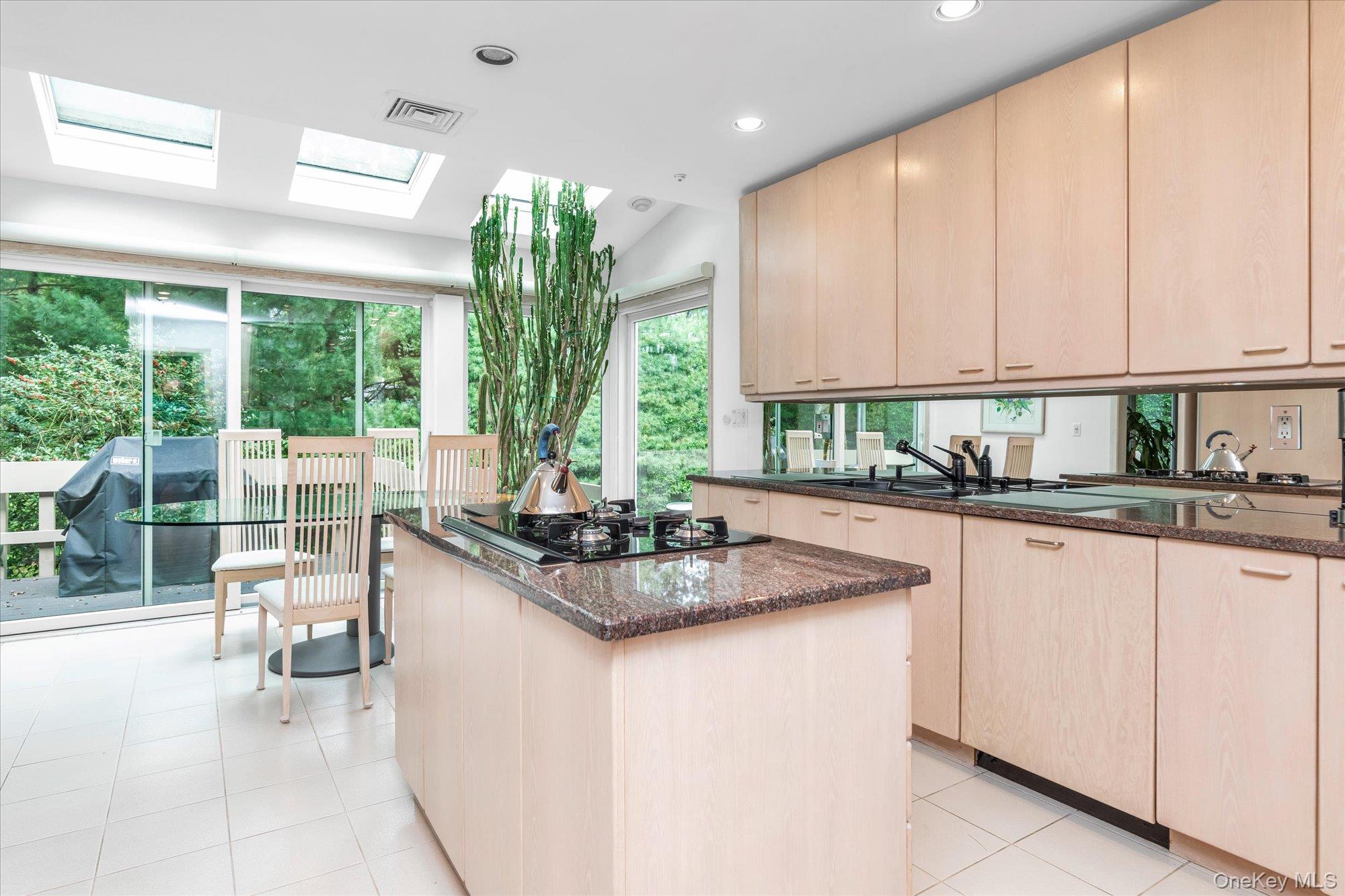 19 Flamingo Road, East Hills, NY 11576