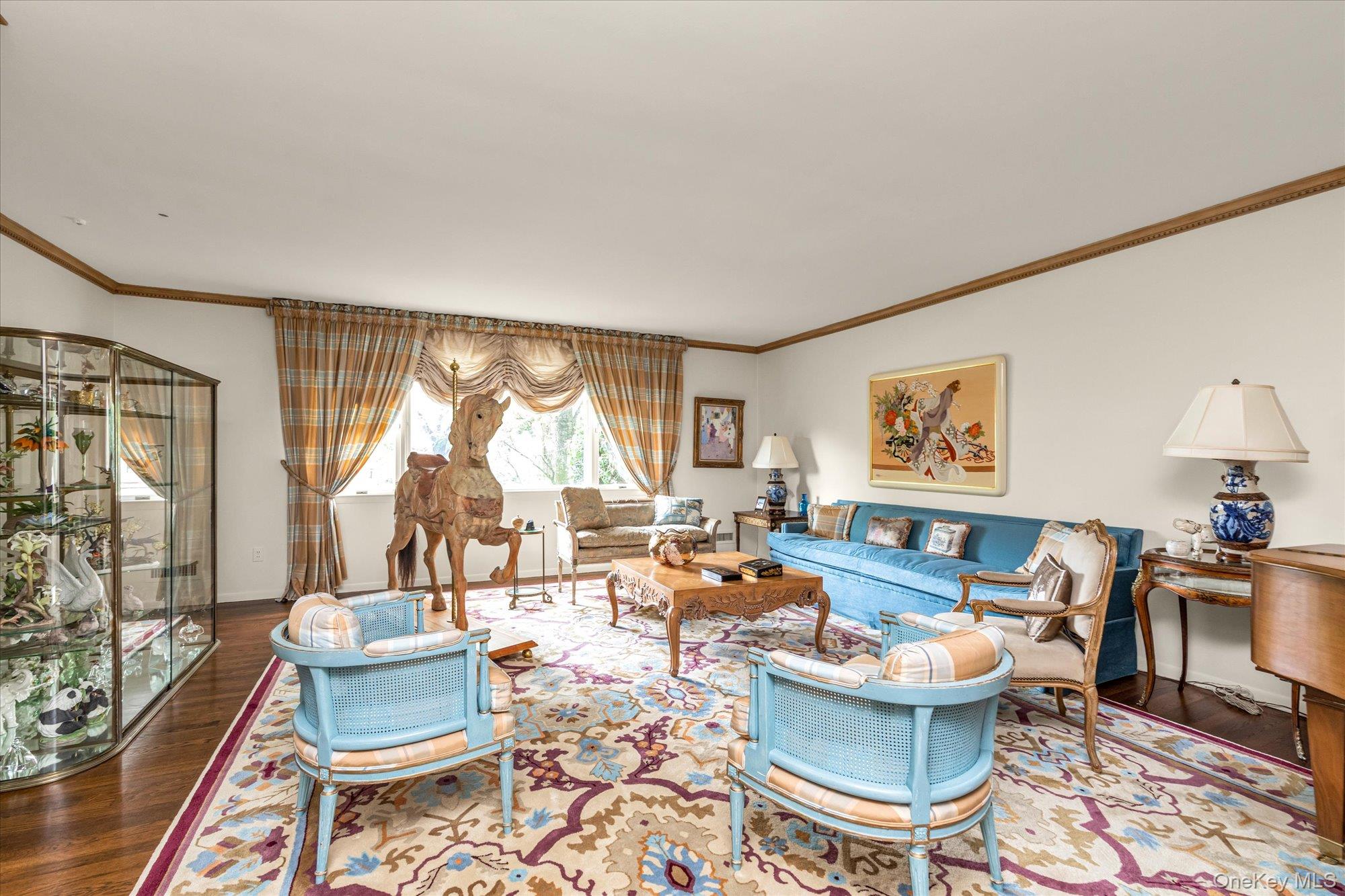 19 Flamingo Road, East Hills, NY 11576